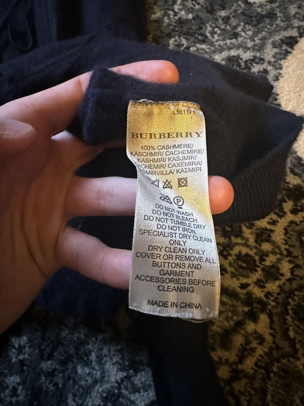 Burberry Burberry Cashmere Zip Up Navy Monogram XL Size US XL / EU 56 / 4 - 4 Thumbnail