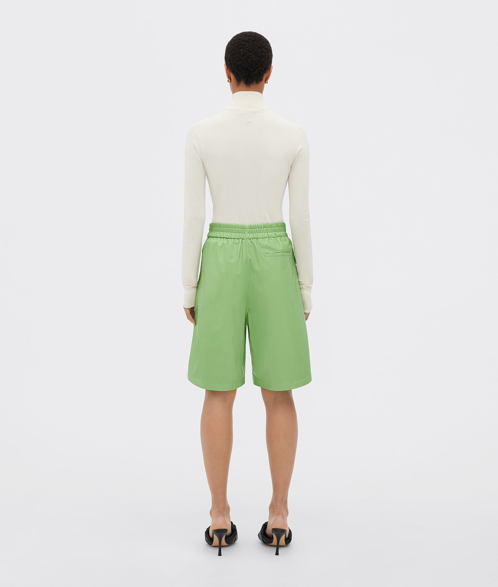 Bottega Veneta o1loc1c0824 633445 Shorts in Green Size 34" / US 12 / IT 48 - 3 Thumbnail
