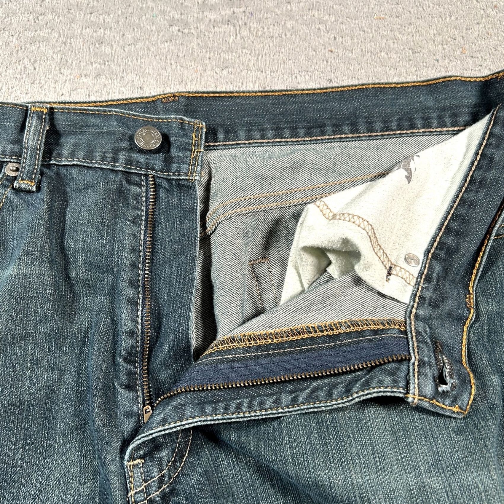 Levi's Levi's 505 Jeans Mens 37x24 Blue Denim Cotton Regular Fit Zip Fly Straight Leg Size US 37 - 6 Thumbnail