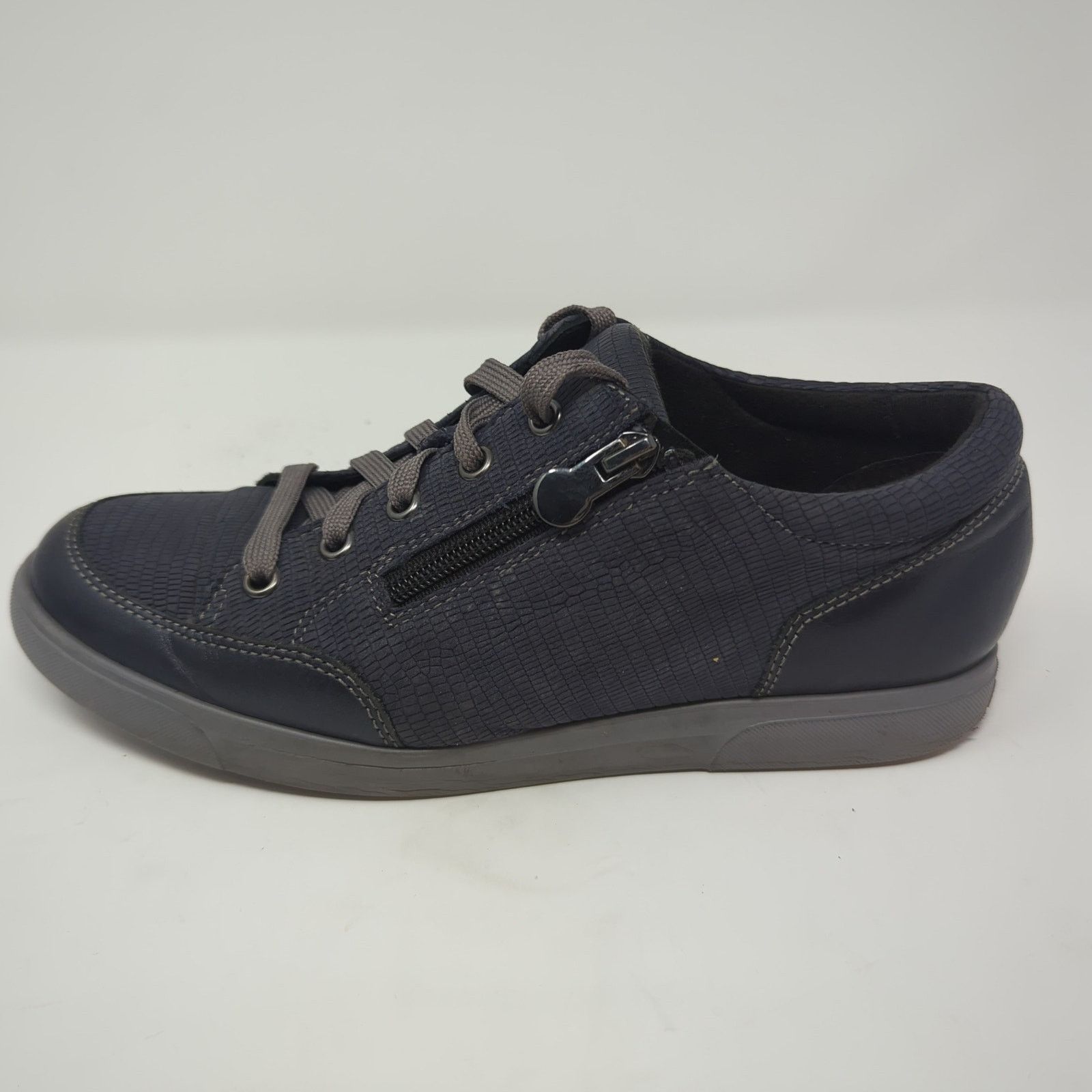 Other Munro Womens Gabbie Sneaker Low Top Leather Side Zip 7.5 Size US 7.5 / IT 37.5 - 2 Thumbnail
