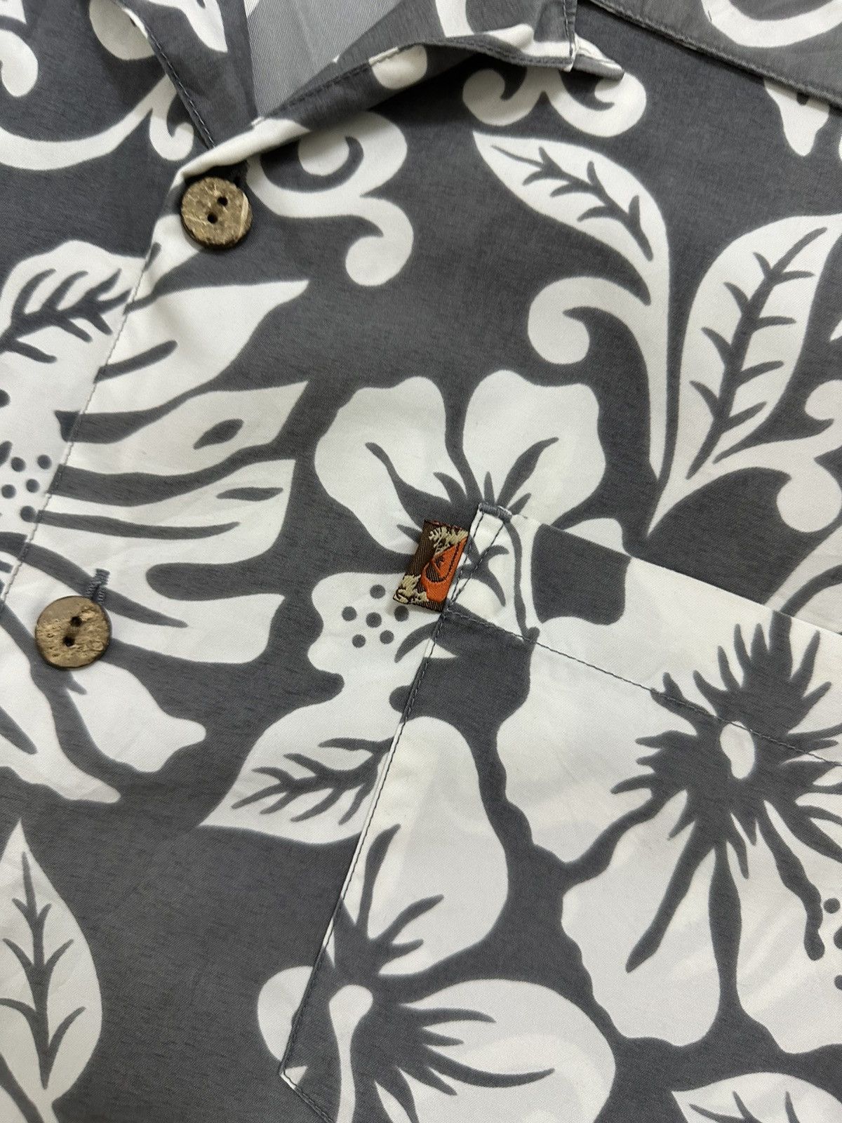 Beauty Beast × Quiksilver × Vintage Rare Vintage Y2K Quiksilver Hawaii Wooden Button Shirt Size US XL / EU 56 / 4 - 5 Thumbnail