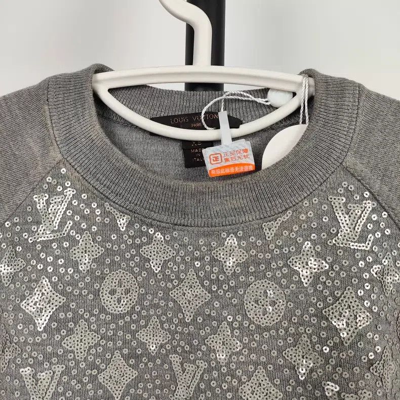 Louis Vuitton Louis Vuitton Grey sequined Logo short-sleeved T-shirt Size US XS / EU 42 / 0 - 3 Thumbnail