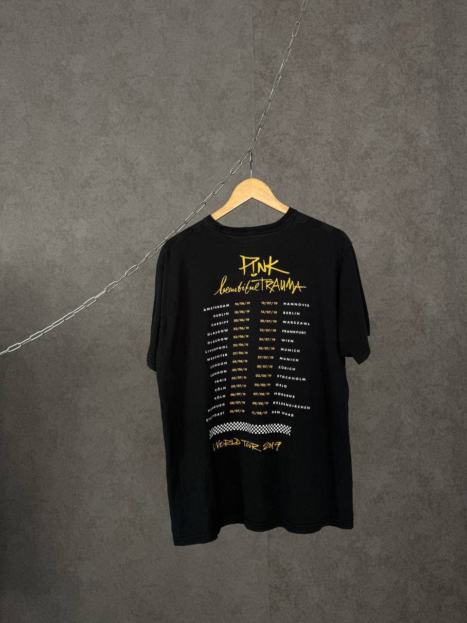 Pink Pink band tour tee Size US XL / EU 56 / 4 - 2 Thumbnail