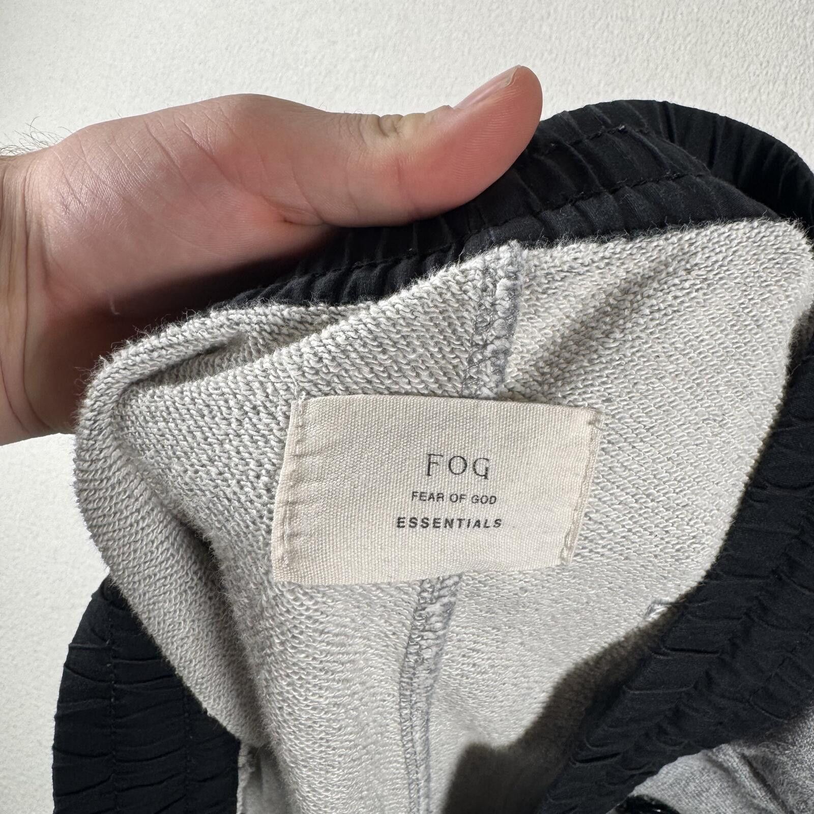 Fear of God Essentials Fear Of God Fog Light Grey Cotton Joggers Size US 32 / EU 48 - 5 Thumbnail