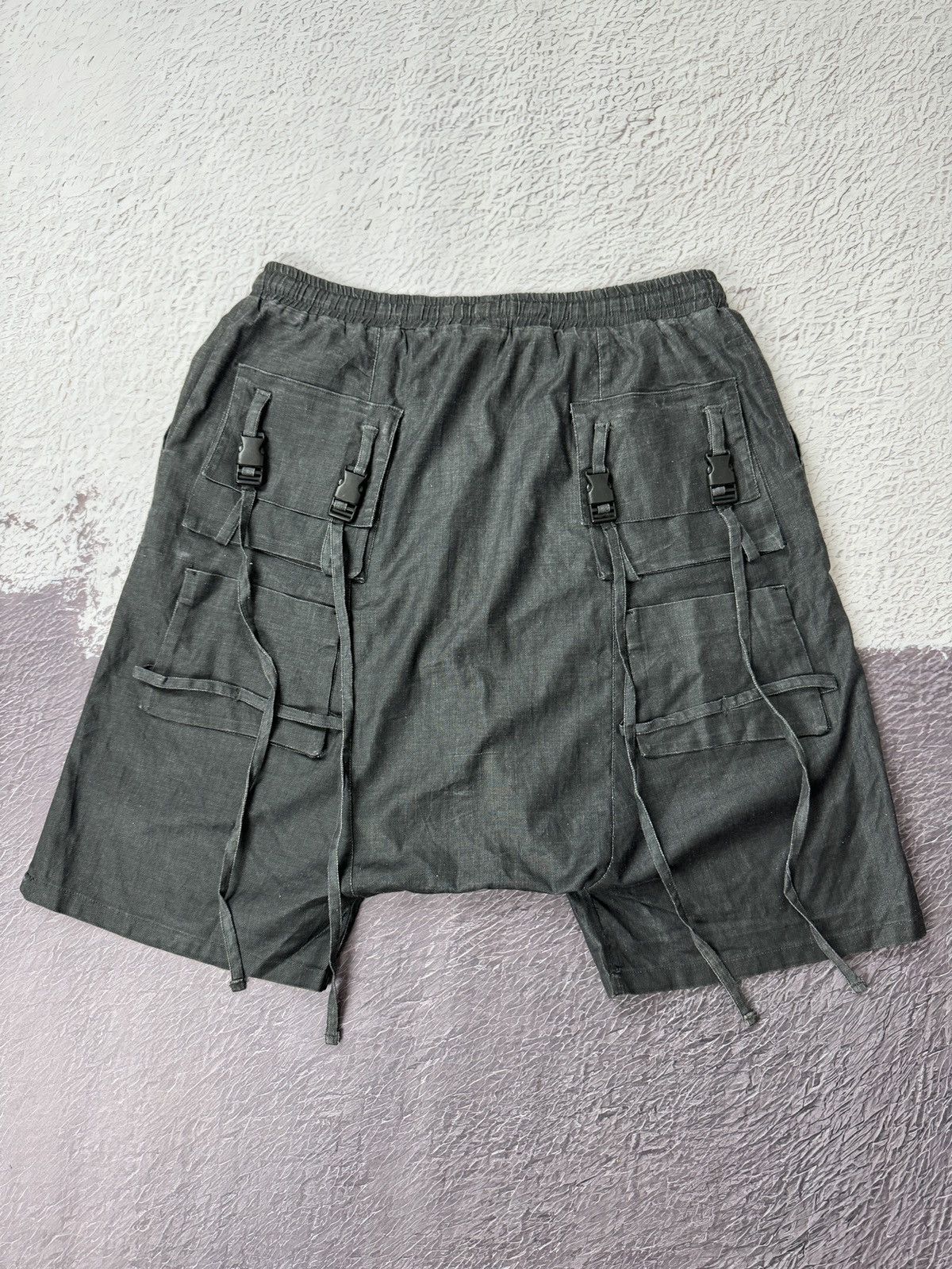 Genius Pieces Genius Avant Garde bondage multipocket Japanese linen shorts Size US 36 / EU 52 - 2 Thumbnail