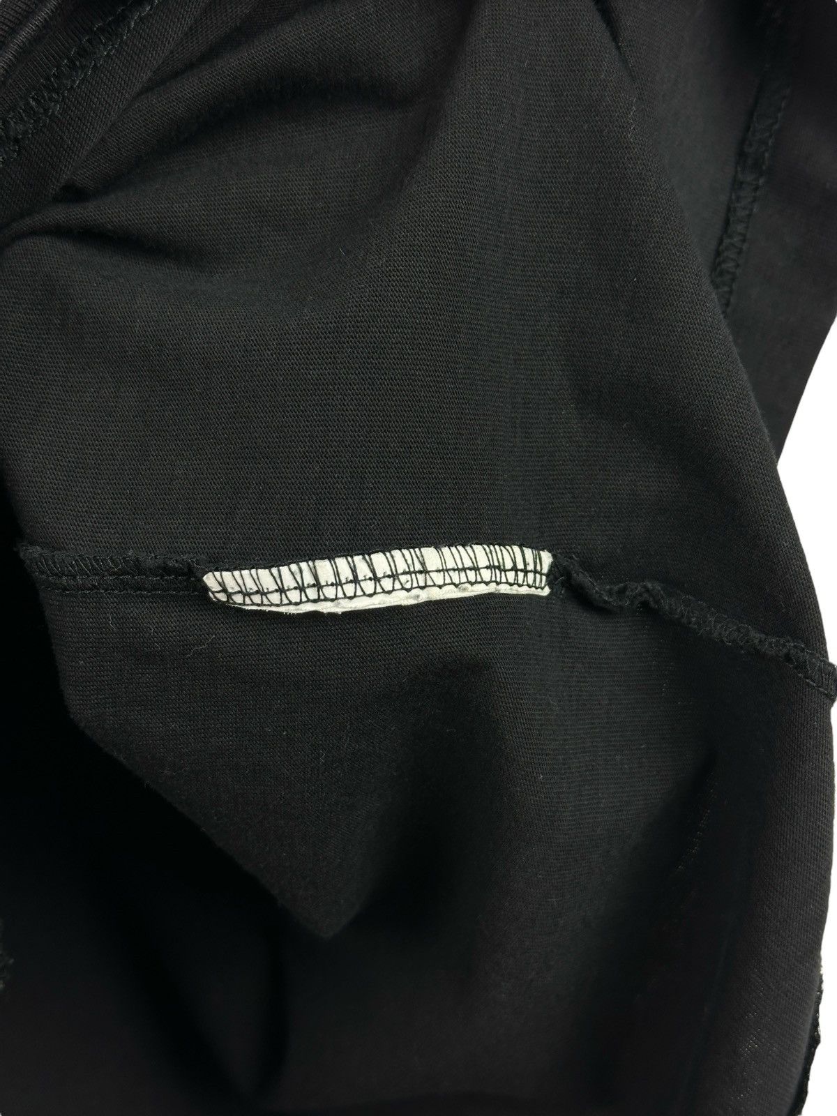 Comme des Garcons PLAY Play Comme des Garçons Upside Down Heart Black T-Shirt Size US S / EU 44-46 / 1 - 7 Thumbnail