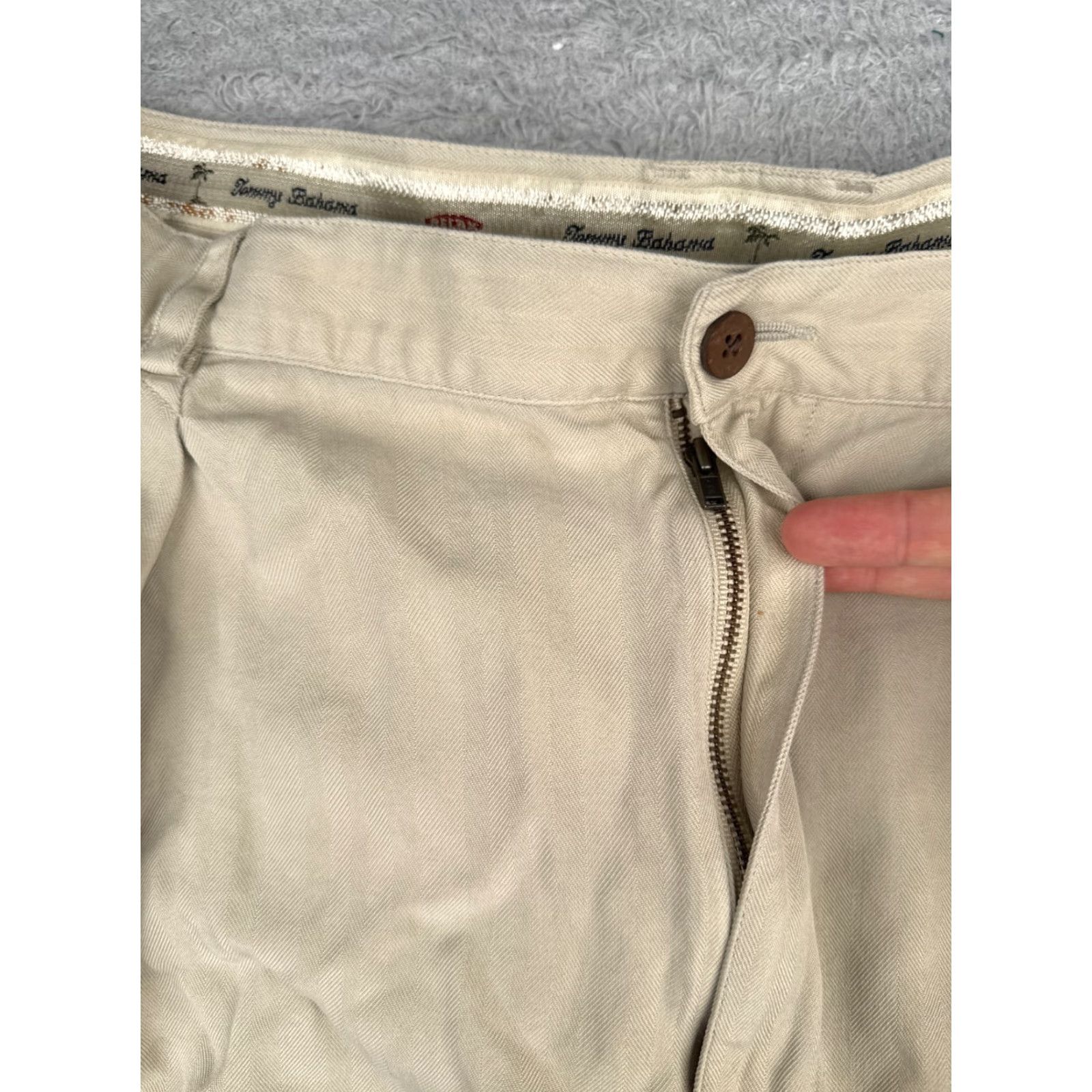 Tommy Bahama Tommy Bahama Shorts Bermuda Men Beige Silk Pleated 40x10 Beach Vacation Slim Fit Pocket Pockets Logo 100% Silk Relaxed Summer Mens Size US 40 / EU 56 - 6 Thumbnail