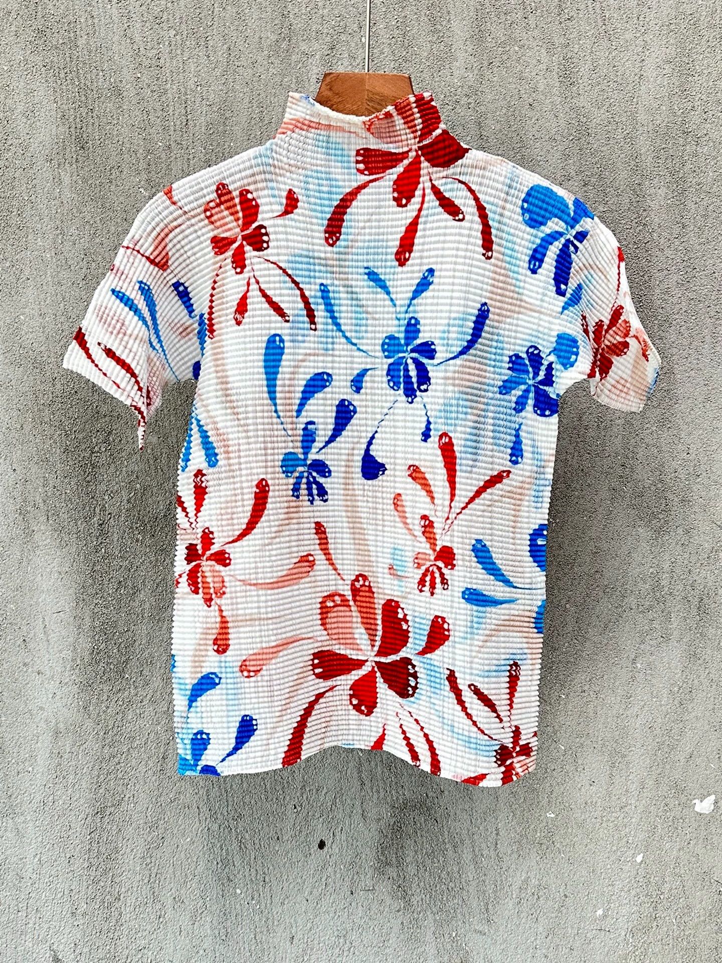 Issey Miyake issey miyake Colorful floral pleated short sleeved shirt Size US M / EU 48-50 / 2 - 1 Thumbnail