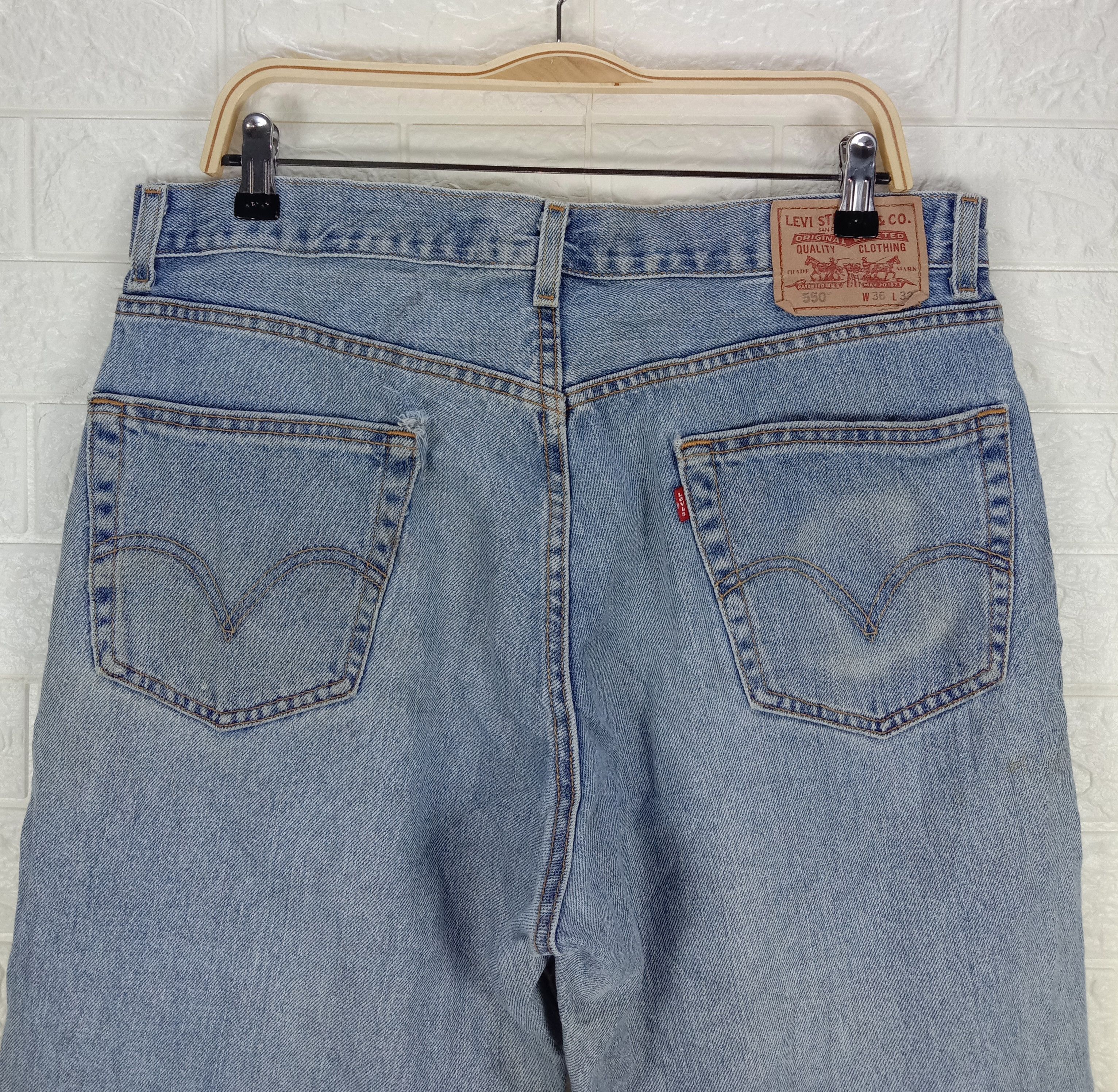 Levi's Vintage Levi's 550 Jeans Light Wash Relaxed Fit Denim Size US 35 - 6 Thumbnail