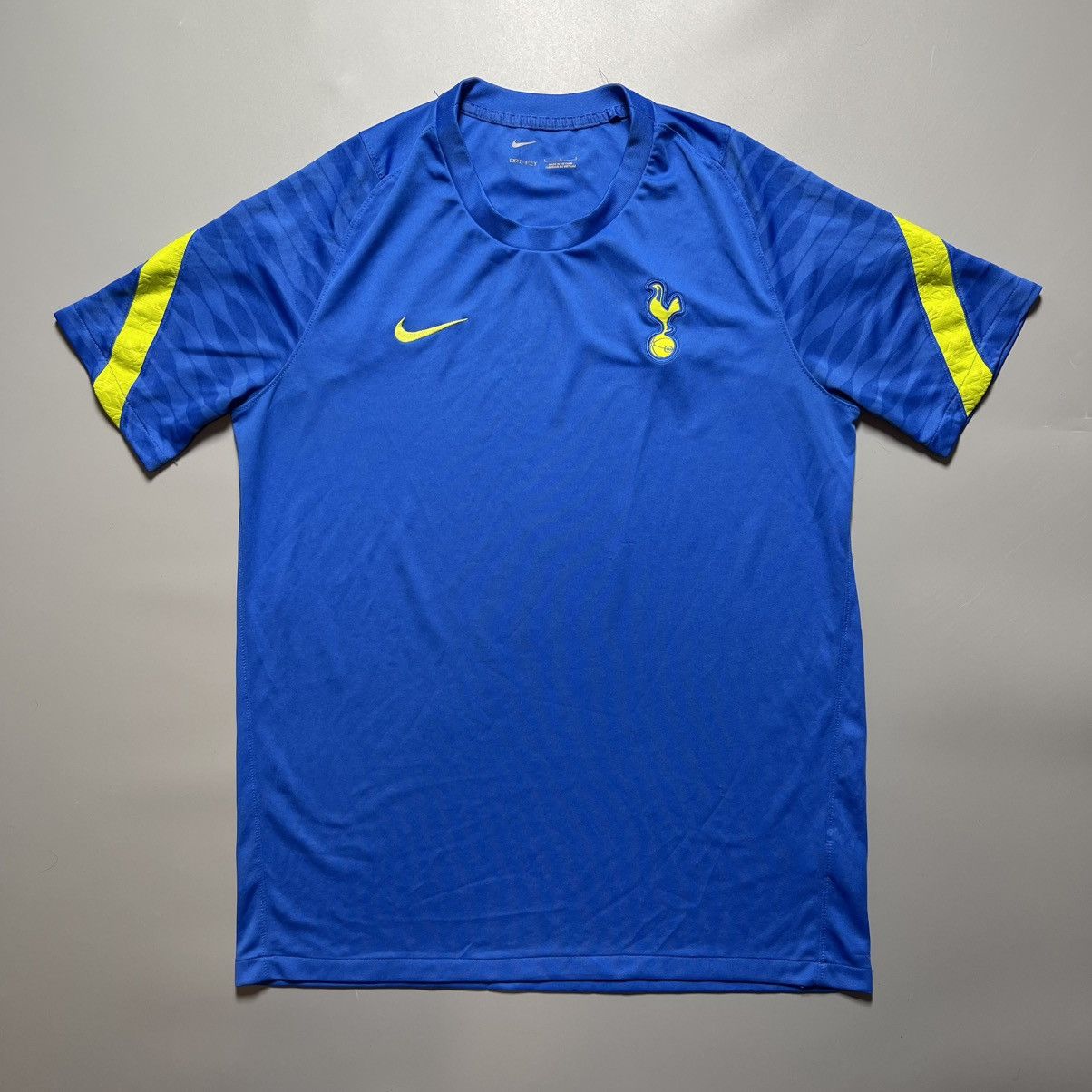 Nike TOTTENHAM HOTSPUR NIKE 2021/2022 FOOTBALL TRAINING JERSEY Size US L / EU 52-54 / 3 - 1 Thumbnail