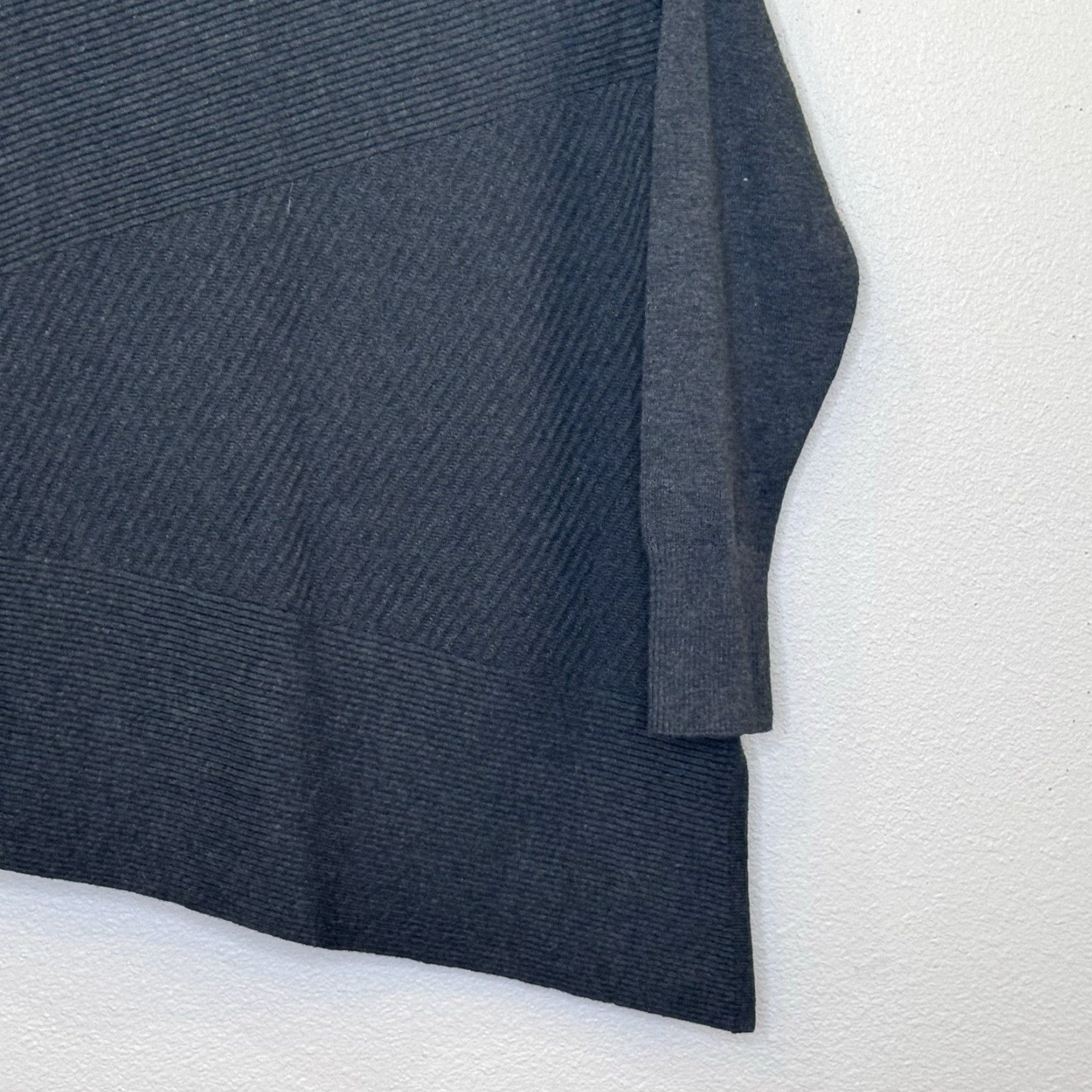 Vintage Chico’s Women’s Pullover Sweater Long Sleeve Size M Gray Textured Stripe Asymmetrical Hem Knit Tunic Size M / US 6-8 / IT 42-44 - 3 Thumbnail