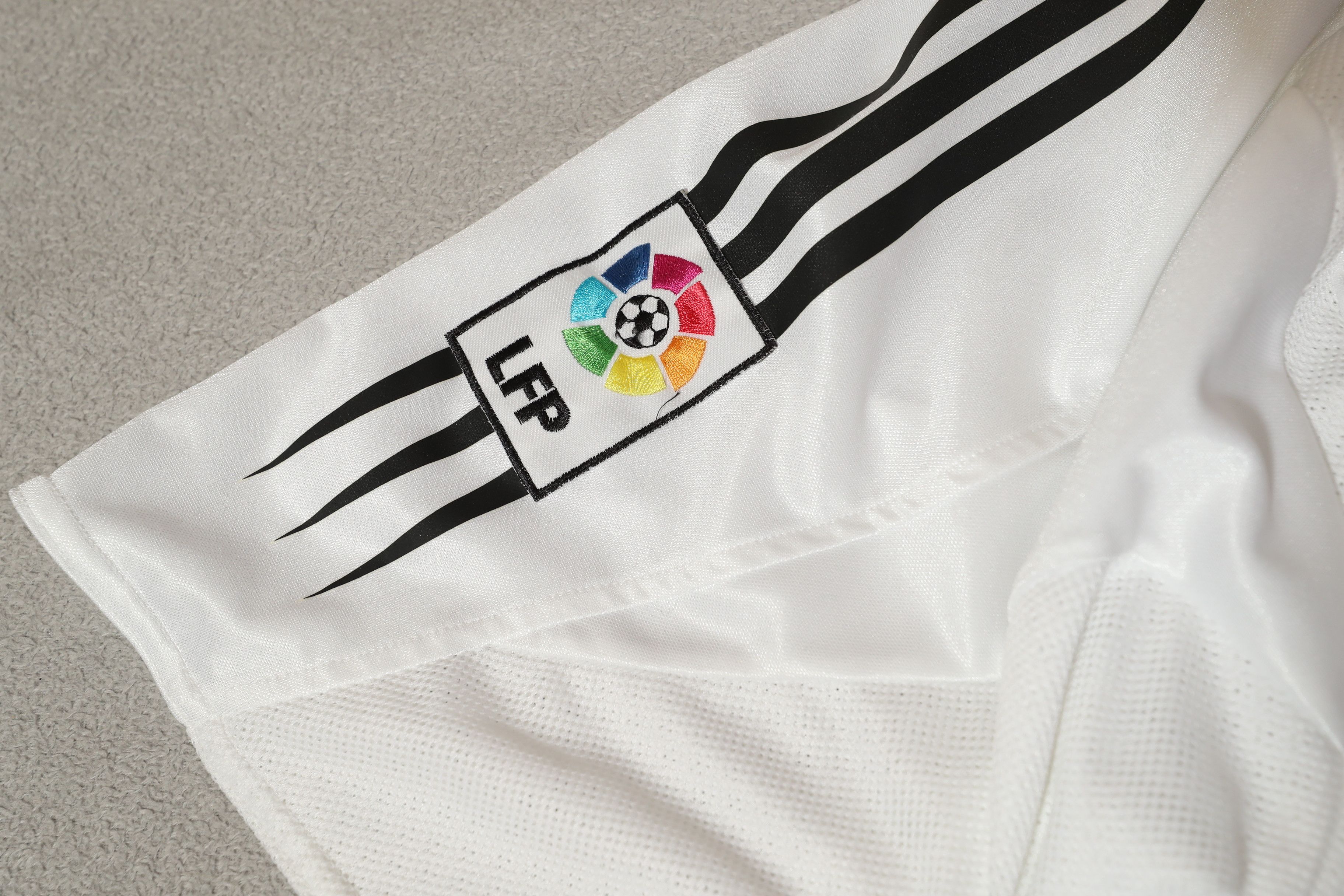 Adidas 2003-04 Real Madrid Home Shirt Ronaldo #9 (XL) Size US XL / EU 56 / 4 - 10 Thumbnail