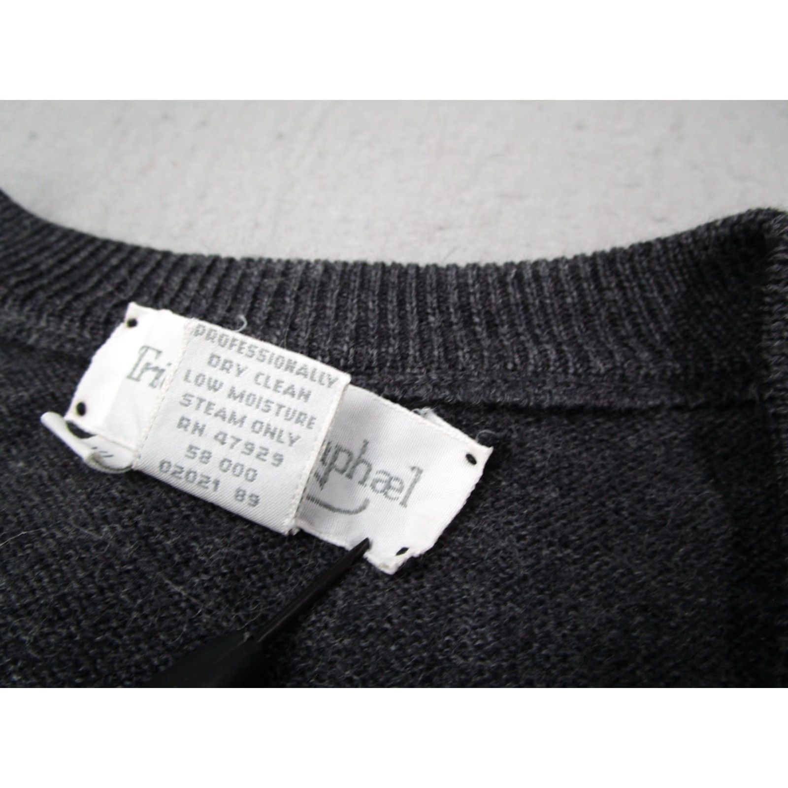 Vintage Vintage Tricots St. Raphael Mens XL Gray Argyle Wool Vest Pullover V-Neck Sleeveless Knit Sweater Dress 80s 90s Preppy City Retro Wool Size US XL / EU 56 / 4 - 4 Thumbnail