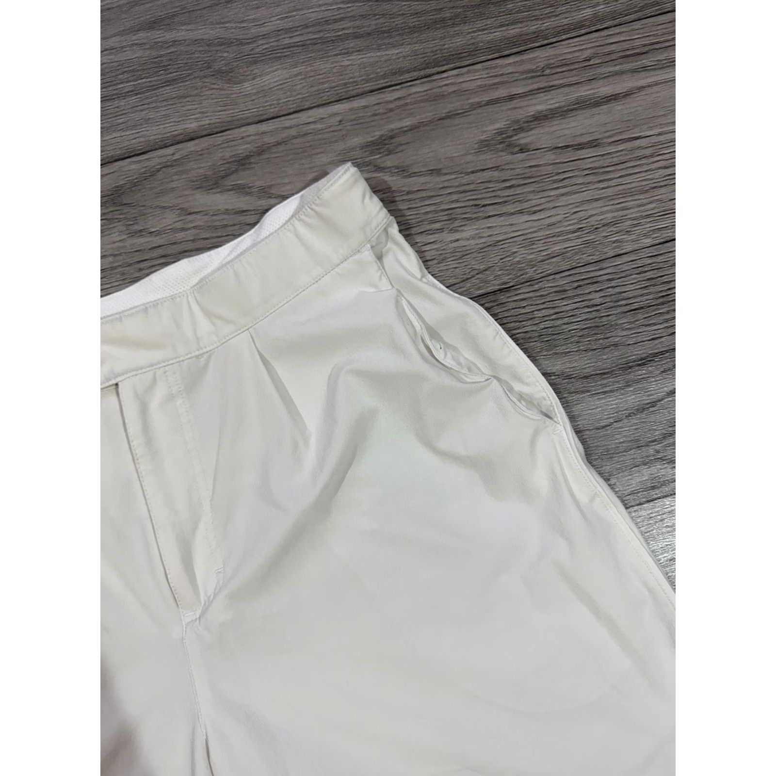 Nike VINTAGE Nike Tennis White Shorts Mens L Bermuda 237155-100 Sports Tennis White Size US 33 - 5 Thumbnail