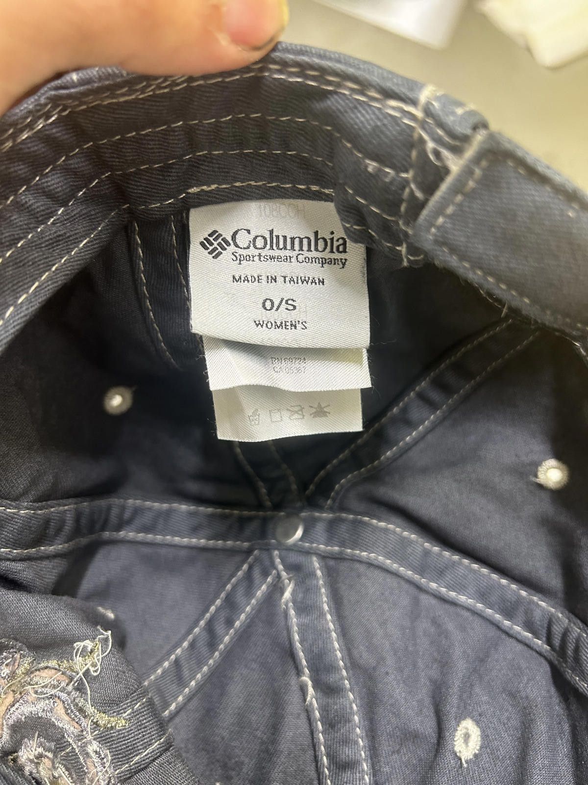 Columbia Stylish Columbia Baseball Cap with Floral Embroidery Size ONE SIZE - 6 Thumbnail