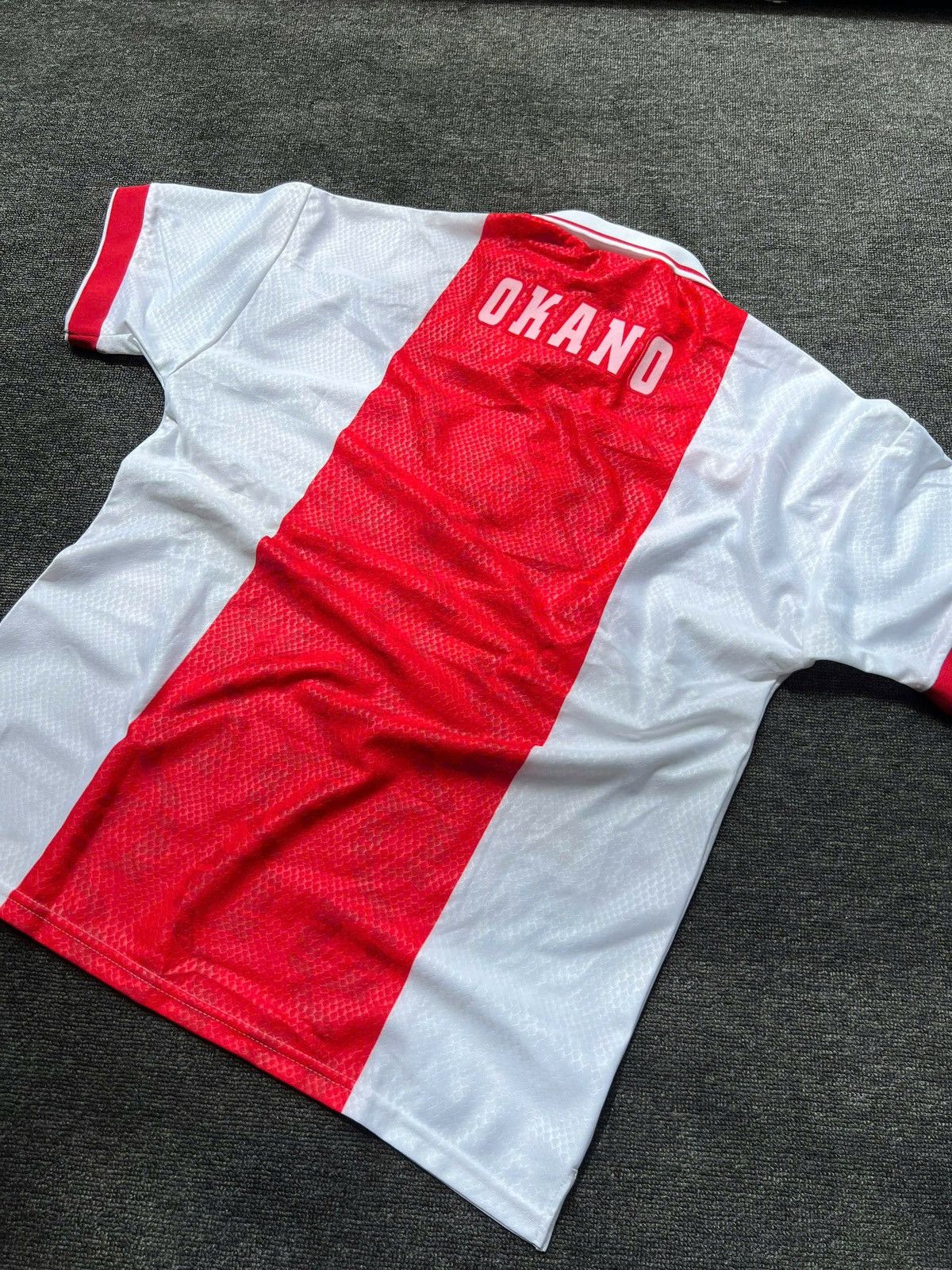 Umbro Soccer jersey Ajax Amsterdam 19981999 Home *BNWT* Okano Sign Size US L / EU 52-54 / 3 - 4 Thumbnail