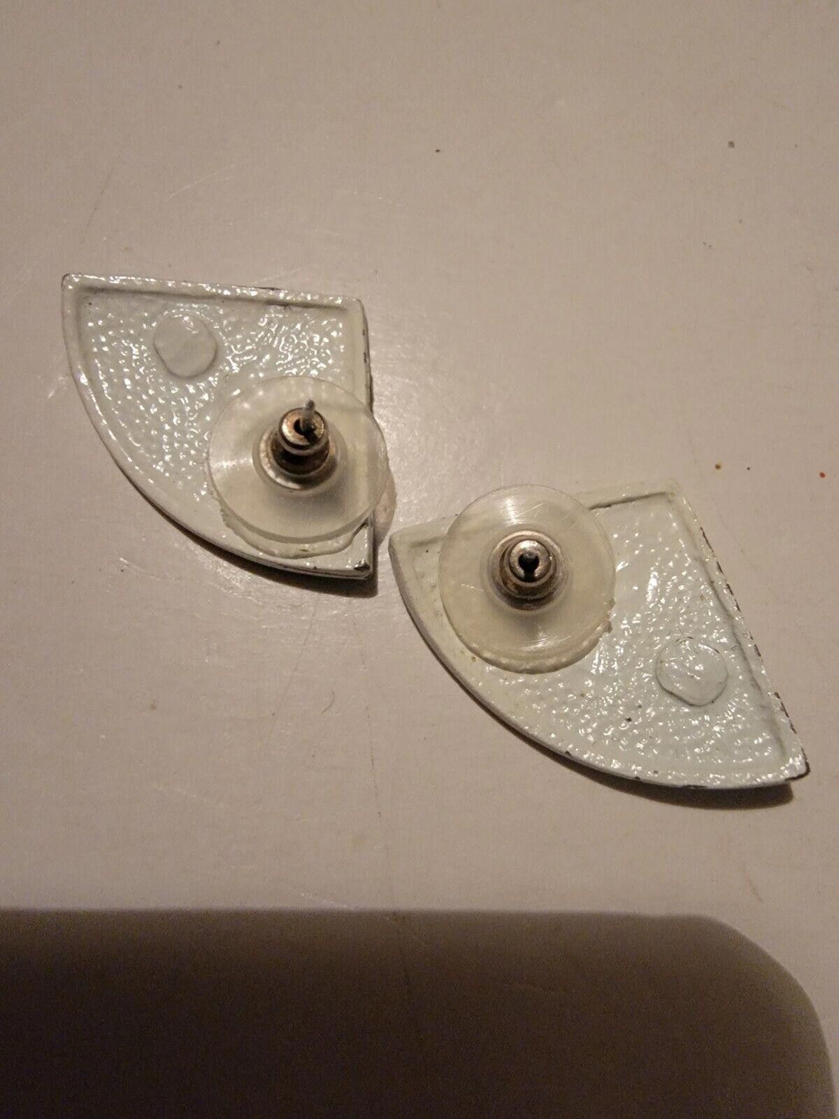 The Unbranded Brand Vintage Womens Earrings VTG Enamel Turquoise Fan Shaped Stud Size ONE SIZE - 3 Thumbnail