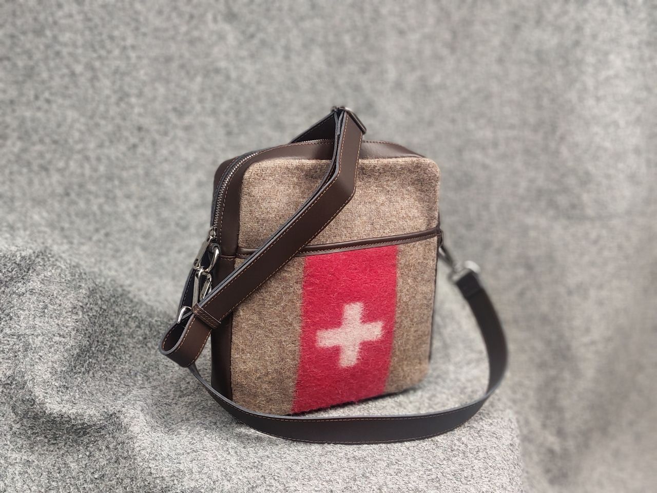 Vintage Eskimo woolen leather bag Swiss vintage Military Messenger Size ONE SIZE - 3 Thumbnail