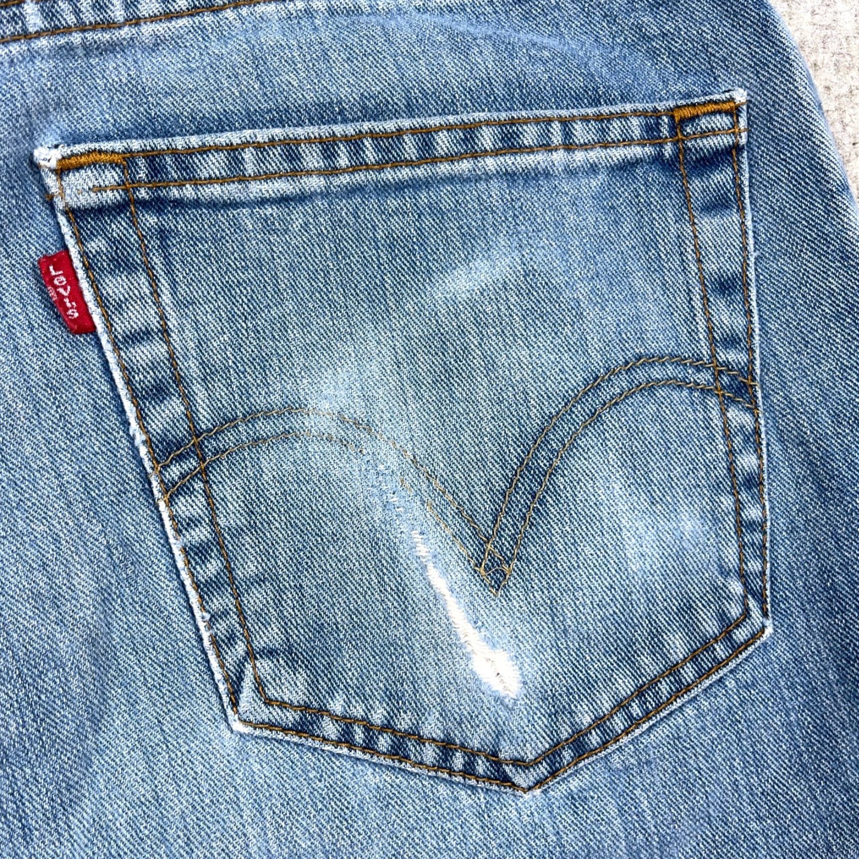Levi's VINTAGE Levi's 505 Jeans Men 34x30 Regular Fit Straight Blue Distressed 5-Pocket Denim 34 Mens Jeans Regular Modern American Classic Levi's 505 Size US 34 / EU 50 - 7 Thumbnail