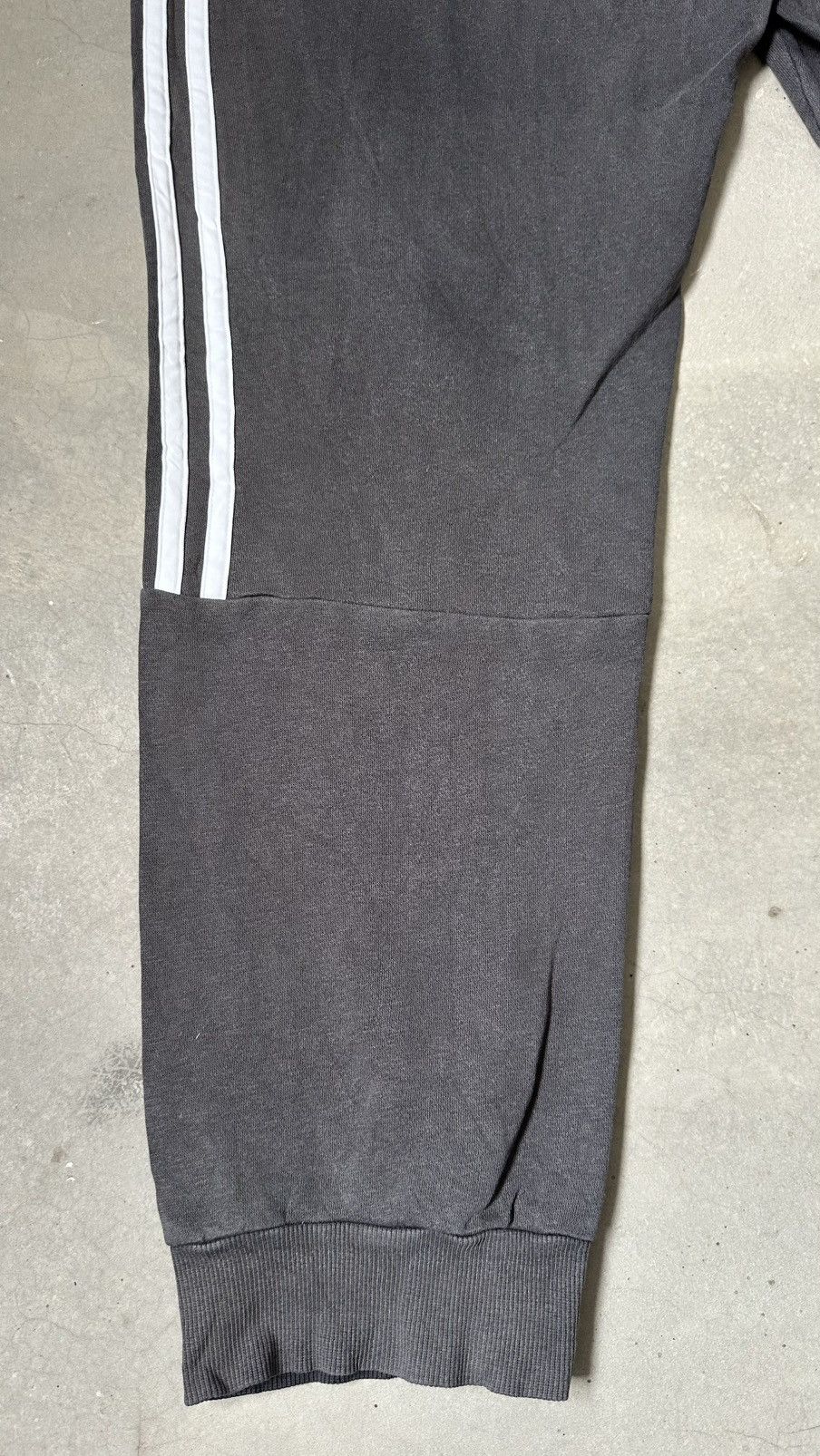 Adidas VINTAGE ADIDAS WELL FADED TRACK PANT Size US 38 / EU 54 - 8 Thumbnail