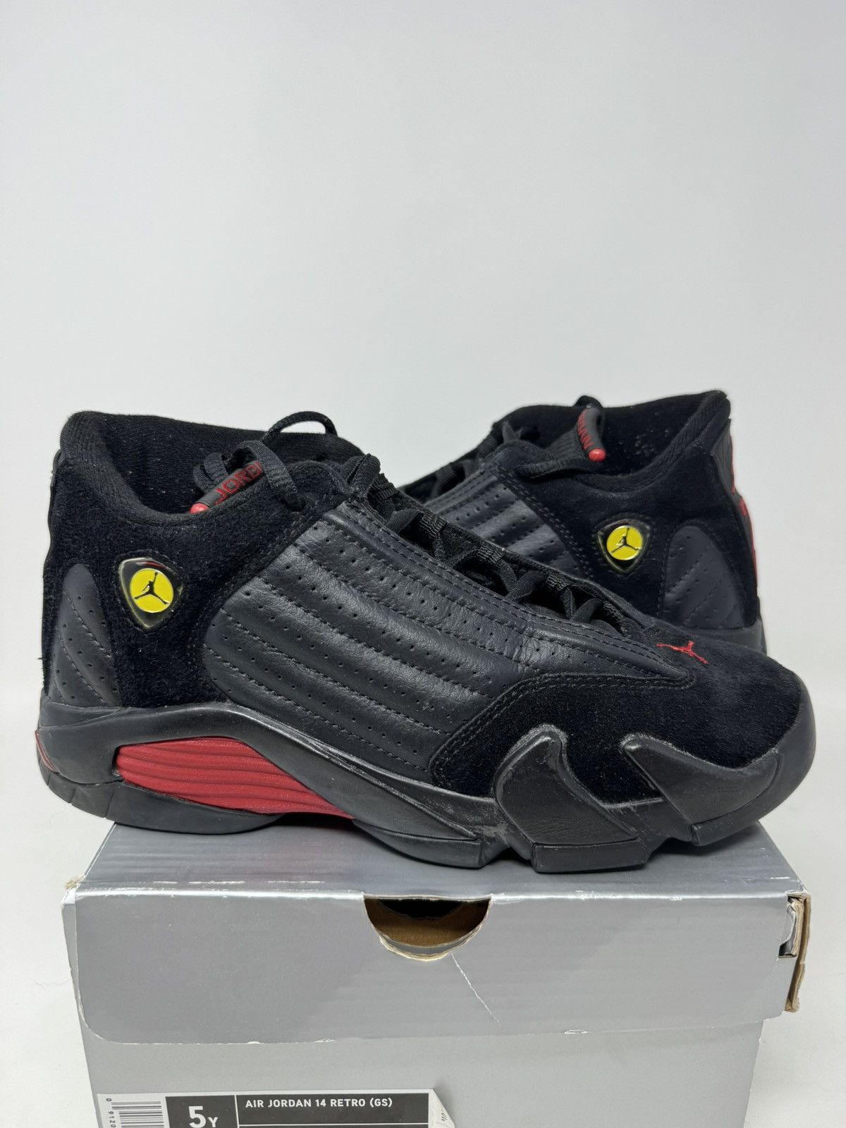 Jordan Brand Nike Air Jordan 14 Retro Gs Last Shot 2005 Size US 5 / EU 37 - 2 Thumbnail