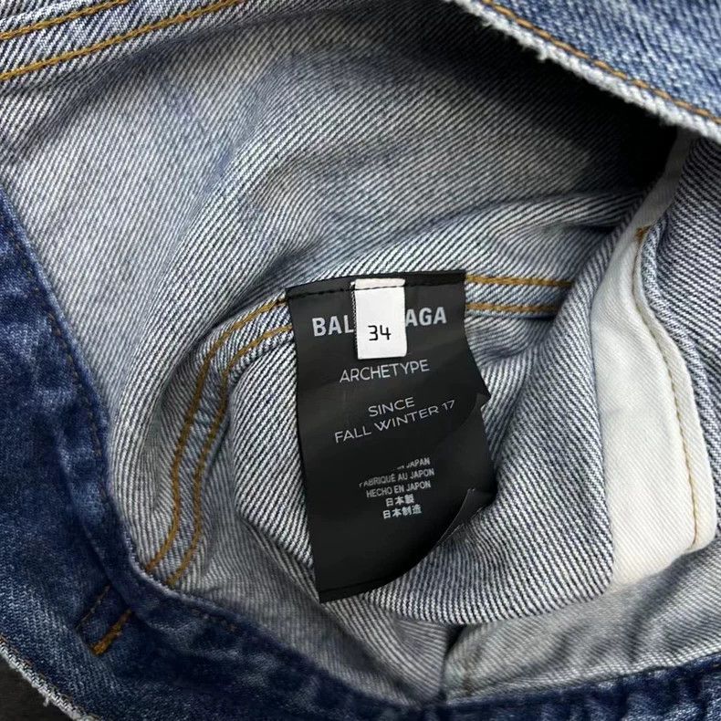Balenciaga Balenciaga size 34 Washed Blue Denim Jacket with Back Logo Size US XS / EU 42 / 0 - 6 Thumbnail