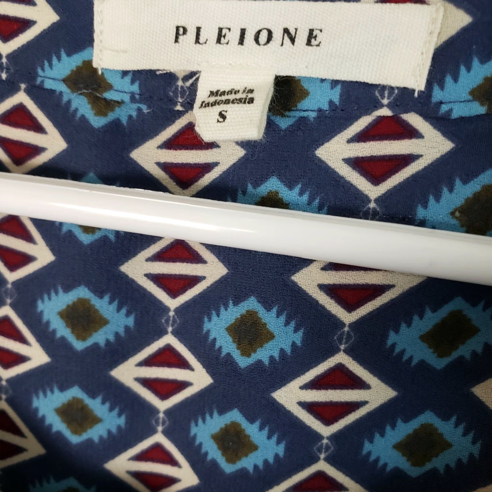 Vintage Pleione Blouse S Blue Geometric Sleeveless Womens Small Sleeveless Blue Geometric Blouse Womens S Pleione Blue Geometric Sleeveless Blouse Size S / US 4 / IT 40 - 6 Thumbnail