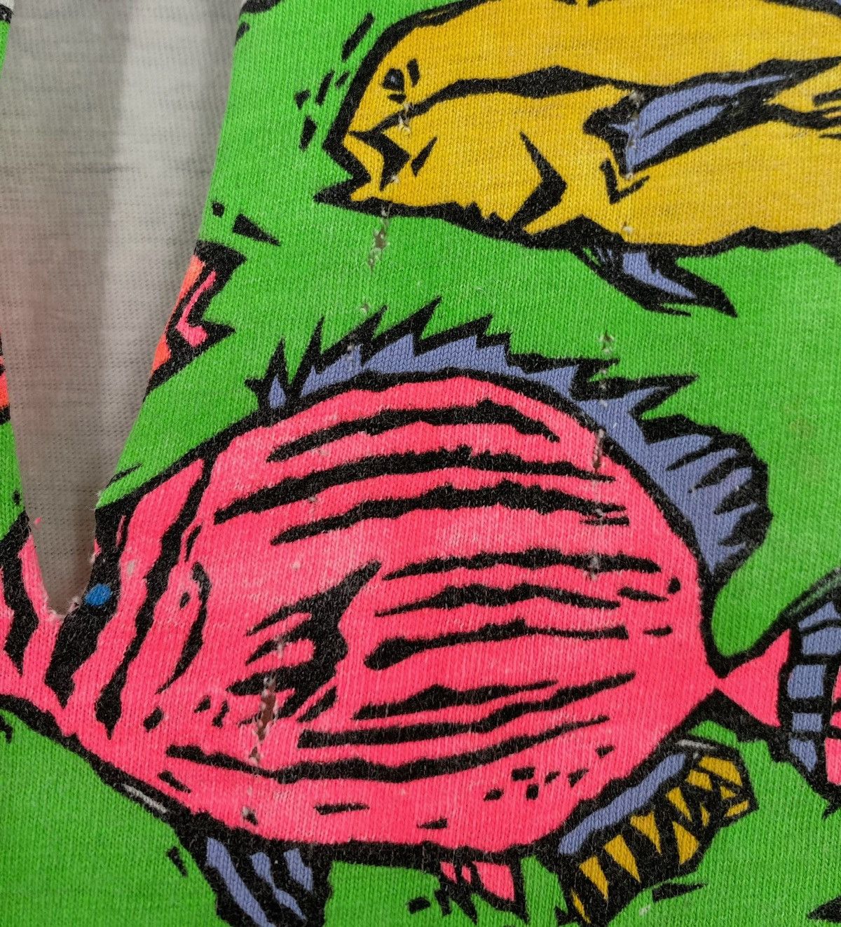 Hanes 80’s Maui Hawaii Tropical Fish Colorful Thrashed T-Shirt XS Size US XS / EU 42 / 0 - 6 Thumbnail