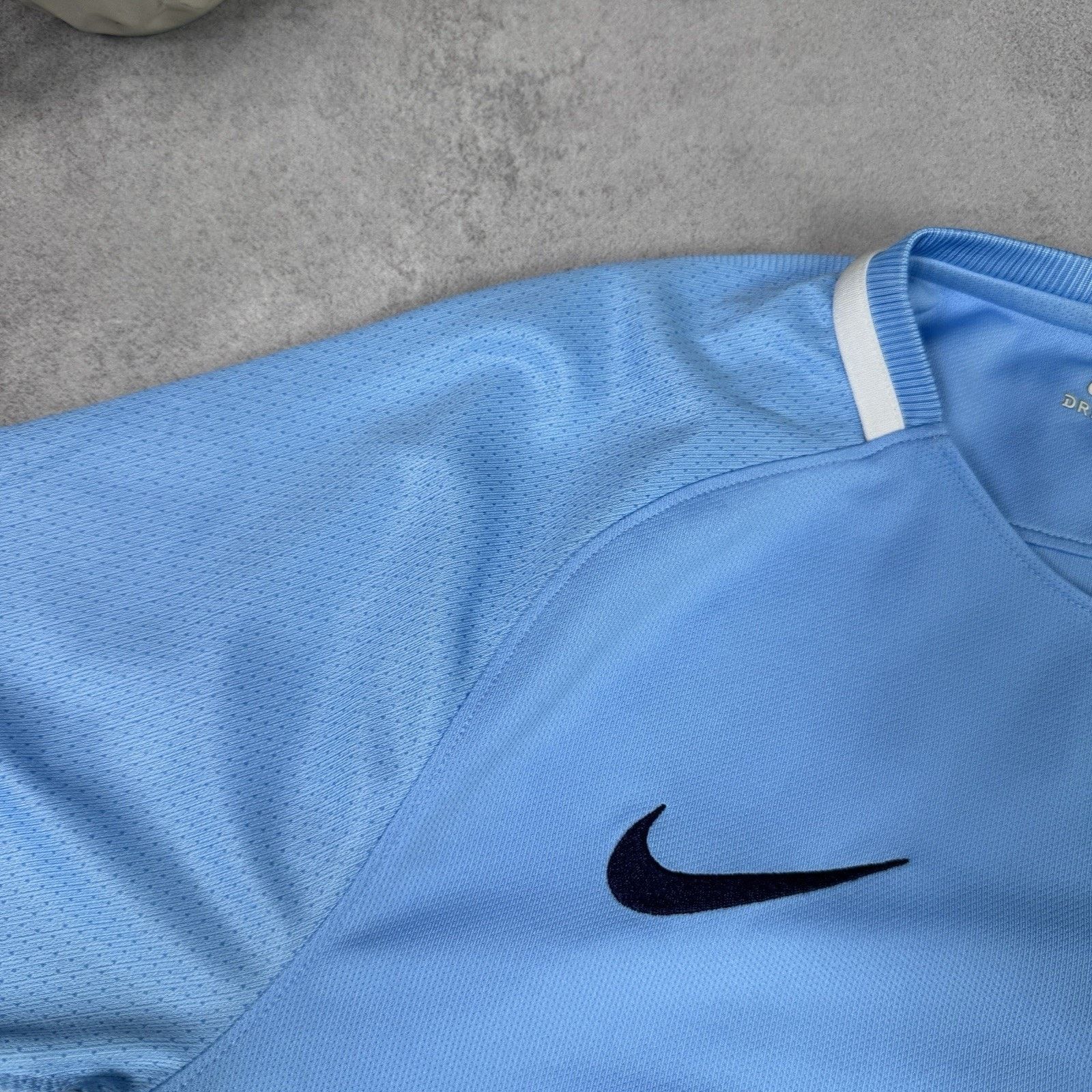 Nike Manchester City Nike 2017 2018 #17 De Bruyne Soccer Jersey Size US S / EU 44-46 / 1 - 6 Thumbnail