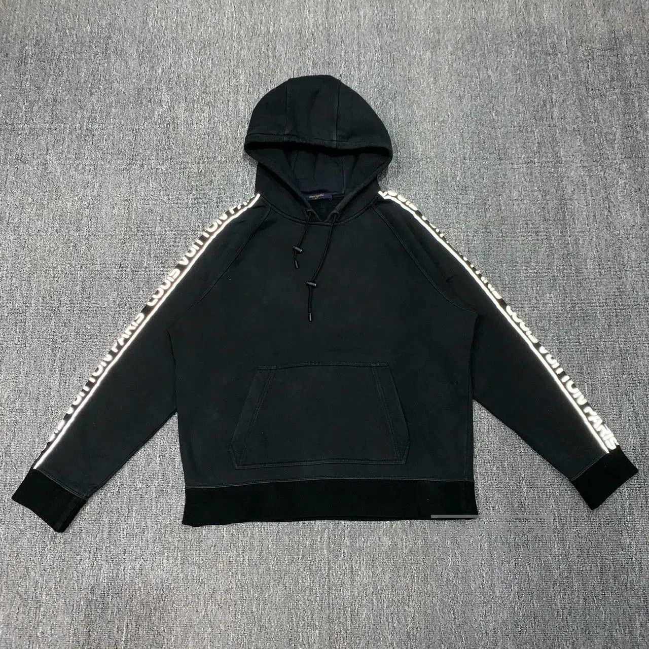 Louis Vuitton lv black reflective logo hoodie sweatshirt. Size US M / EU 48-50 / 2 - 1 Thumbnail