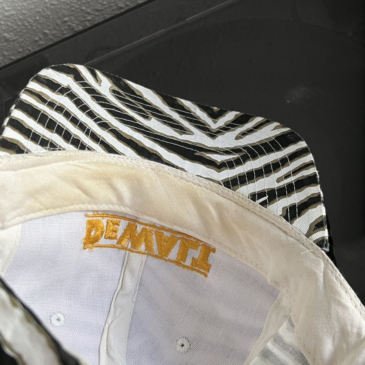 Vintage Rare Vintage Bootleg Zebra AOP Dewalt Tools Gem o/s Size ONE SIZE - 6 Thumbnail