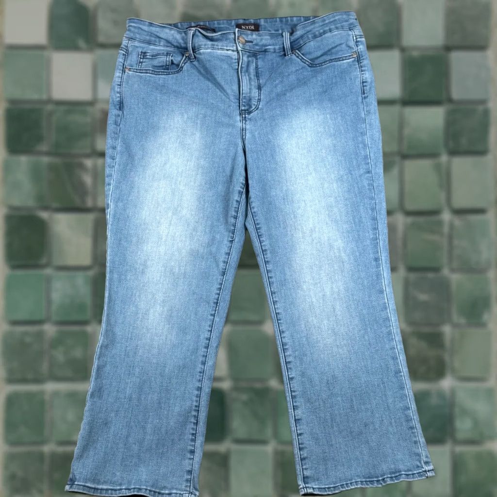 NYDJ NYDJ Elodie Marilyn Straight Leg Jeans Light Wash Slimming Lift & Tuck Technology 14W Rip 5-Pocket Denim Jeans Women Slim Straight Size 36" / US 14 / IT 50 - 1 Thumbnail