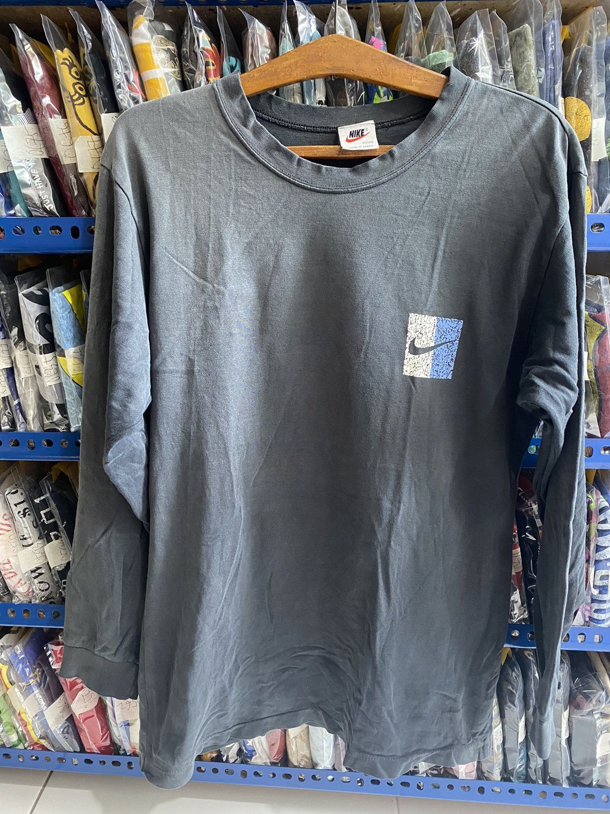 Vintage NIKE VINTAGE TSHIRT Size US M / EU 48-50 / 2 - 1 Thumbnail