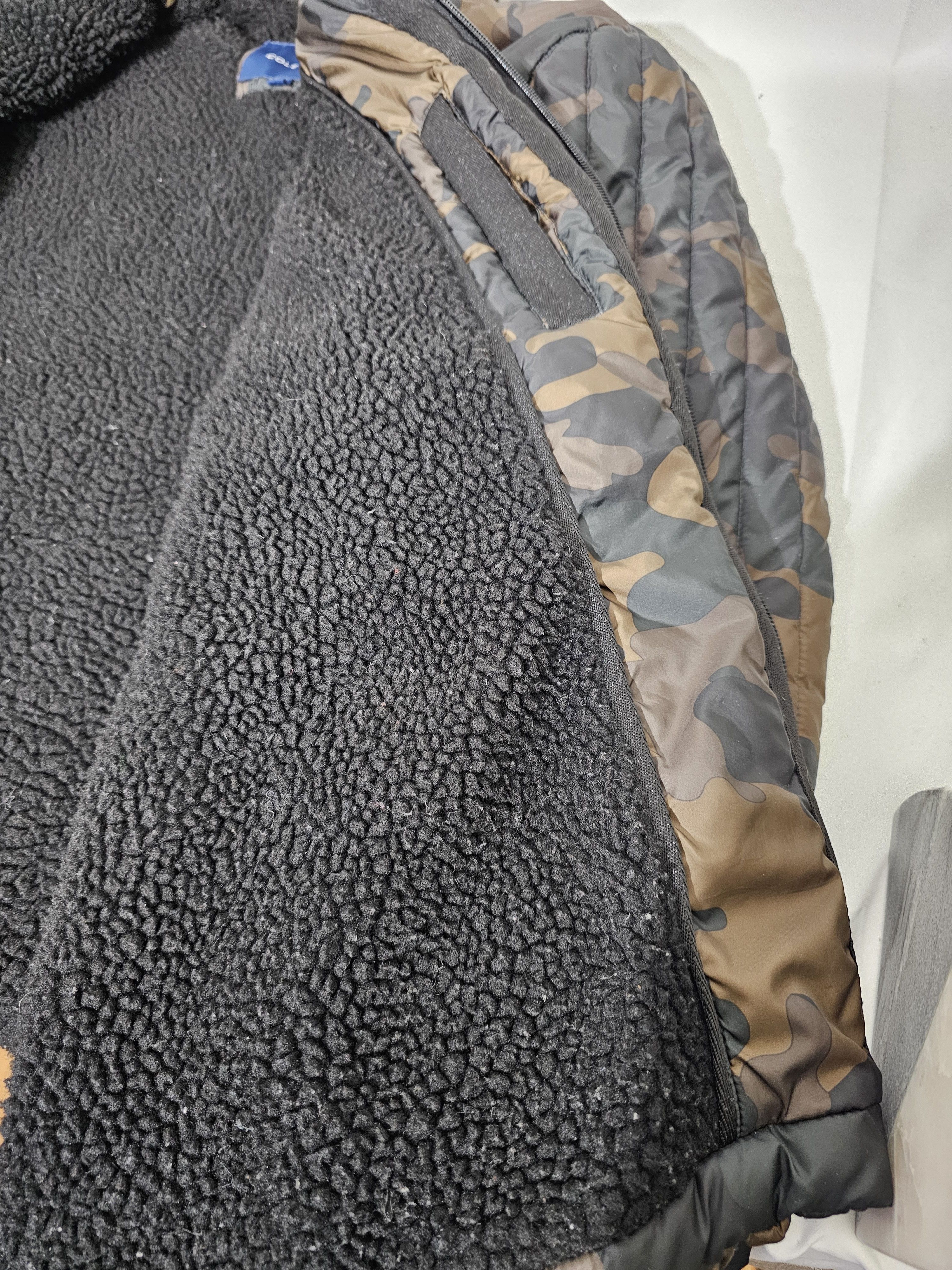 Cole Haan Camo fleece lined, quilted puffer coat. Size US XL / EU 56 / 4 - 12 Thumbnail