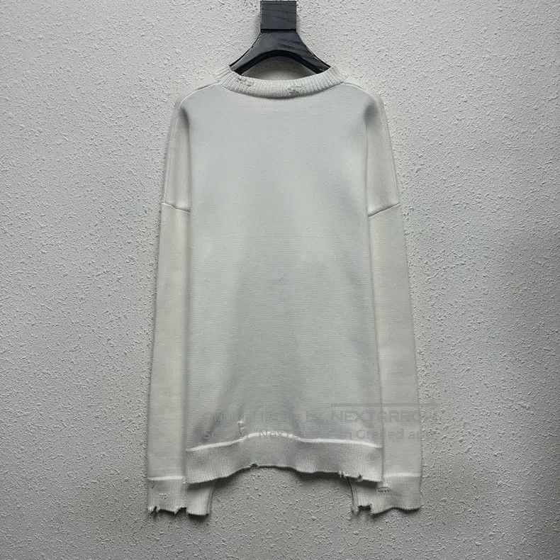 Balenciaga Balenciaga Knitted sweater three-dimensional embossed dist Size US XL / EU 56 / 4 - 2 Thumbnail