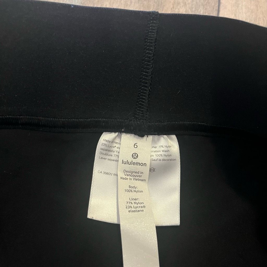 Lululemon Lululemon Black Floral Athletic Workout Shorts Women 6 Size 28" / US 6 / IT 42 - 2 Thumbnail
