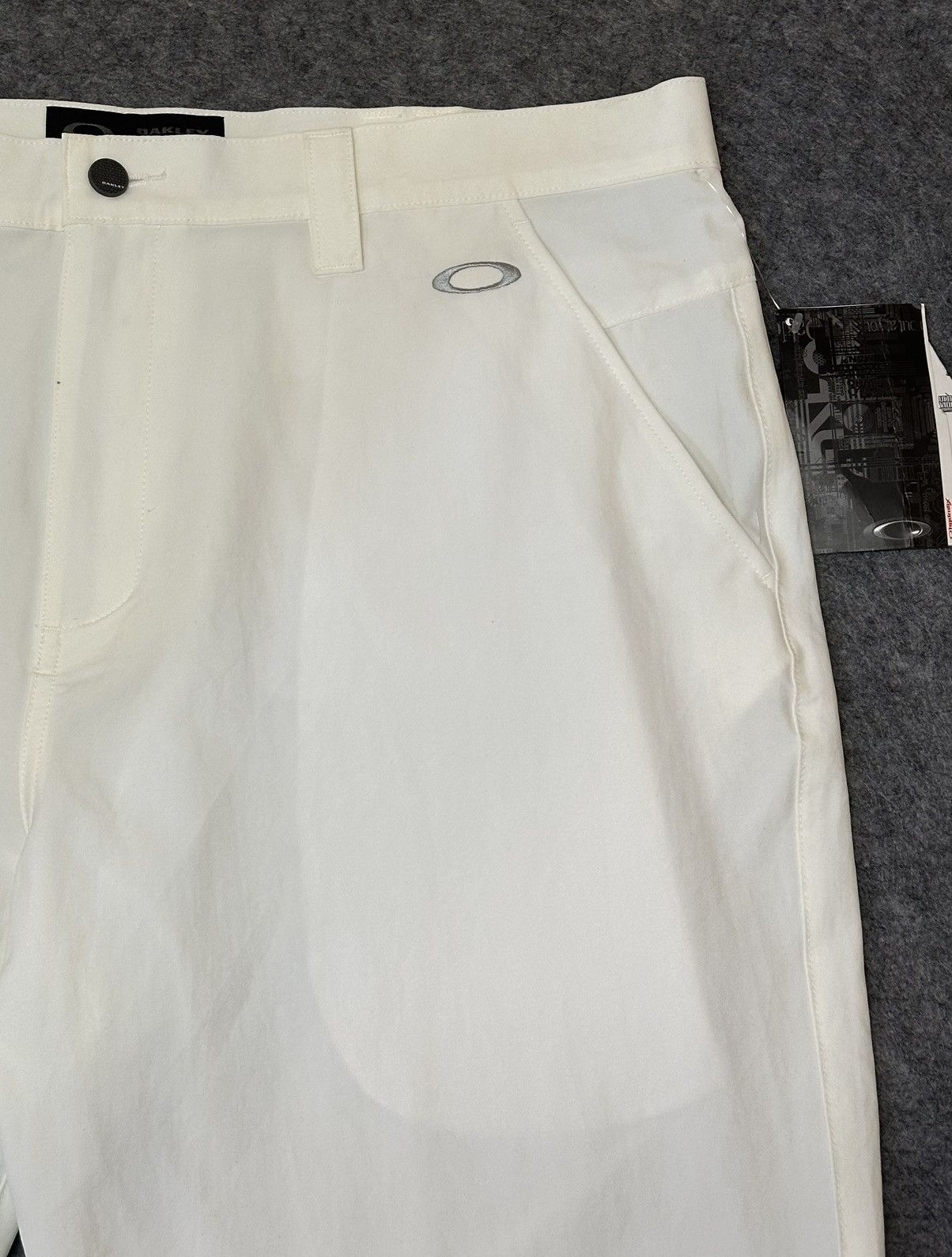 Oakley Oakley golf pants with a performance nylon tech design. Size US 40 / EU 56 - 4 Thumbnail