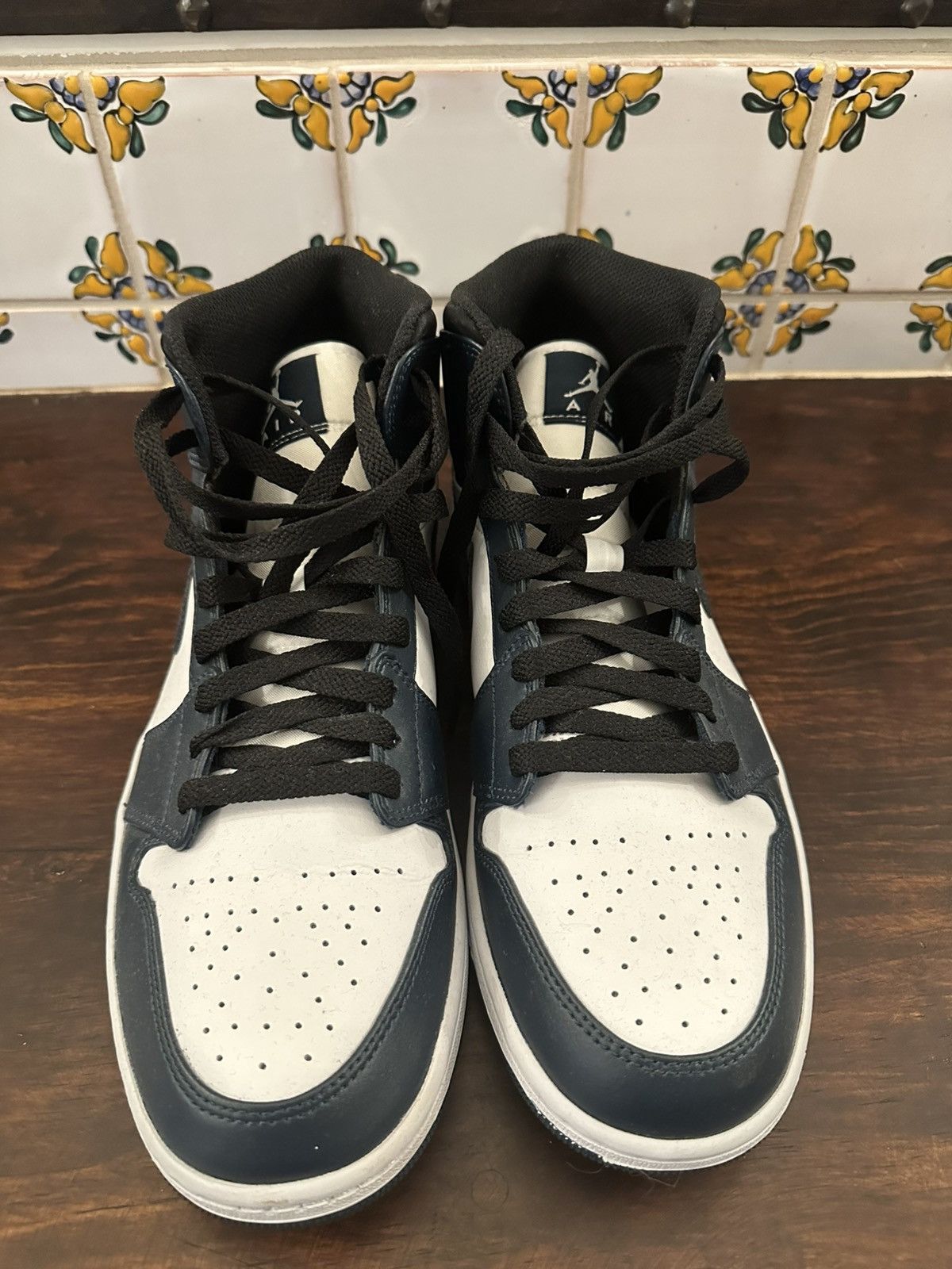 Nike Jordan 1 mid Size US 10.5 / EU 43-44 - 1 Thumbnail