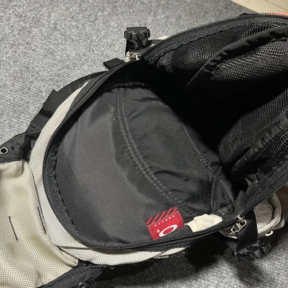 Oakley VINTAGE OAKLEY SMALL ICON BACKPACK Size ONE SIZE - 4 Thumbnail
