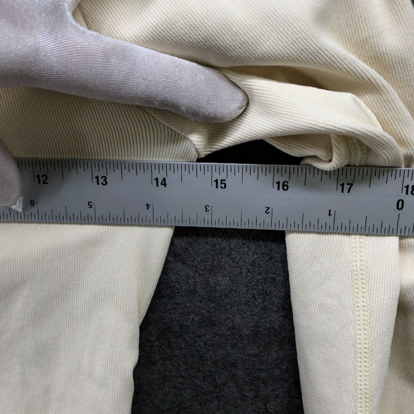 Vintage VINTAGE OQQ Women's Cropped T-Shirt Long Sleeve Activewear M Beige Stretch Breathable Moisuture Wicking Gym Yoga Size M / US 6-8 / IT 42-44 - 6 Thumbnail