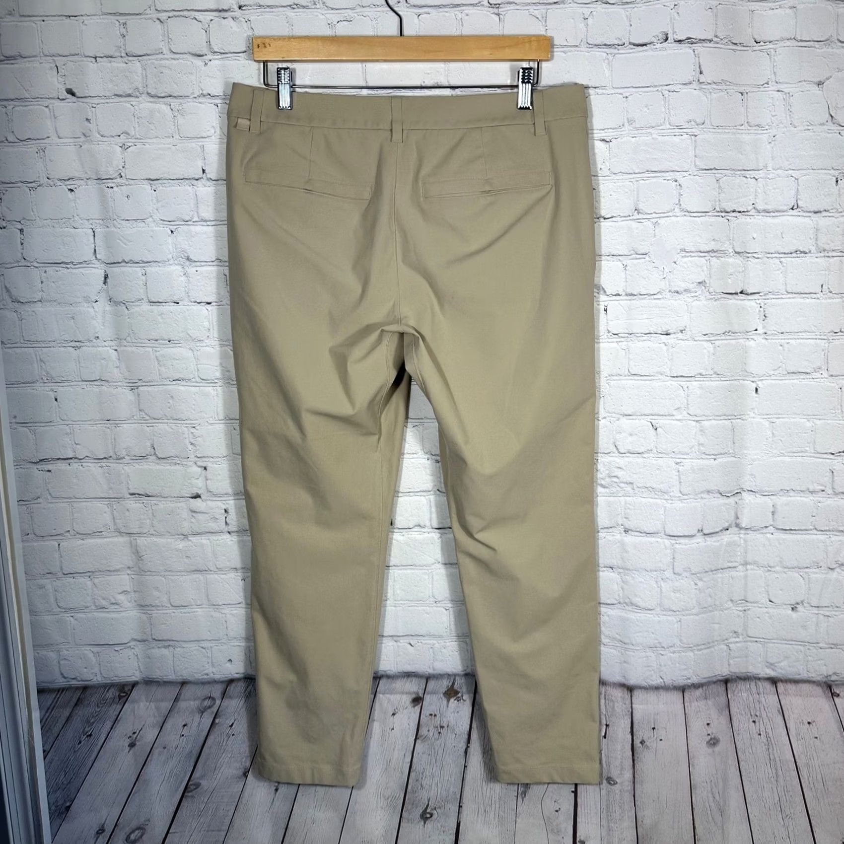 Lululemon Lululemon Commission Slim Fit Pants Mens 34 Tan Khaki Chino Pocket Stretch Breathable Lightweight 5-Pocket Logo Womens Mens Size US 35 - 7 Thumbnail