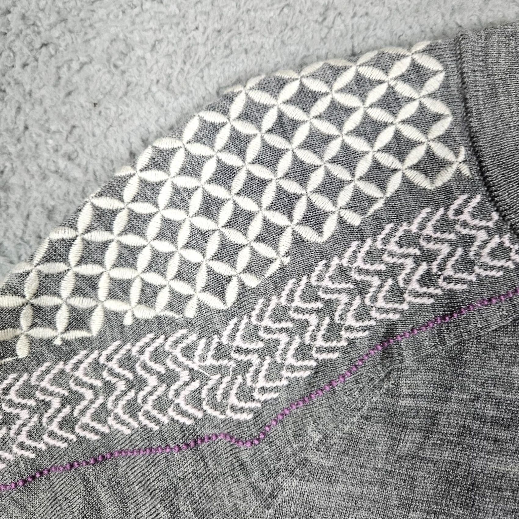 J.Crew J.Crew Women’s Gray White Embroidered Shoulder Merino Wool Sweater Cardigan Size S Womens Christmas 和? Size S / US 4 / IT 40 - 3 Thumbnail