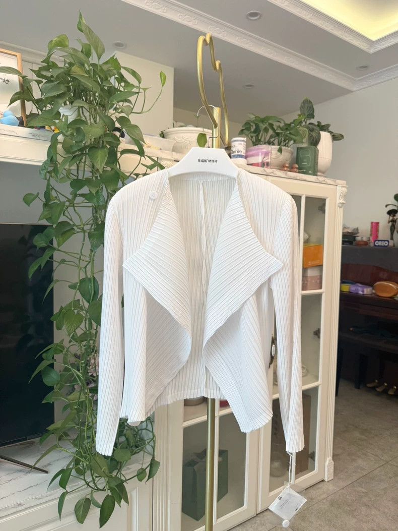 Issey Miyake Issey Miyake Pleated White Jacket FO699 - dmc Size US M / EU 48-50 / 2 - 1 Thumbnail