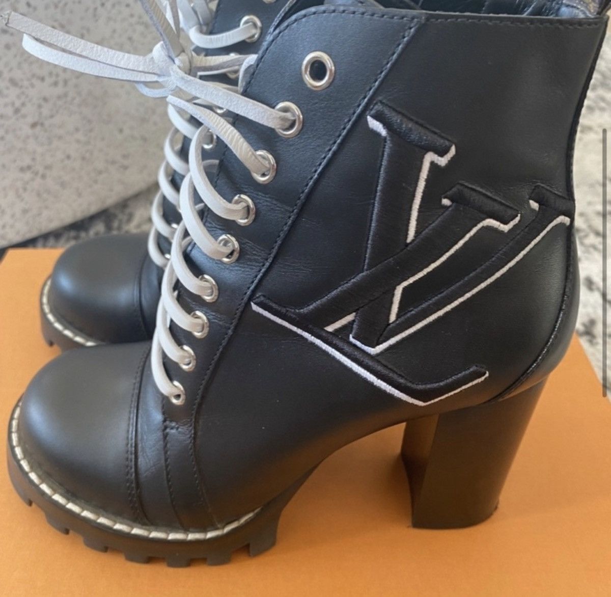 Louis Vuitton LOUIS VUITTON LEATHER STAR TRAIL ANKLE Size US 7 / IT 37 - 4 Thumbnail