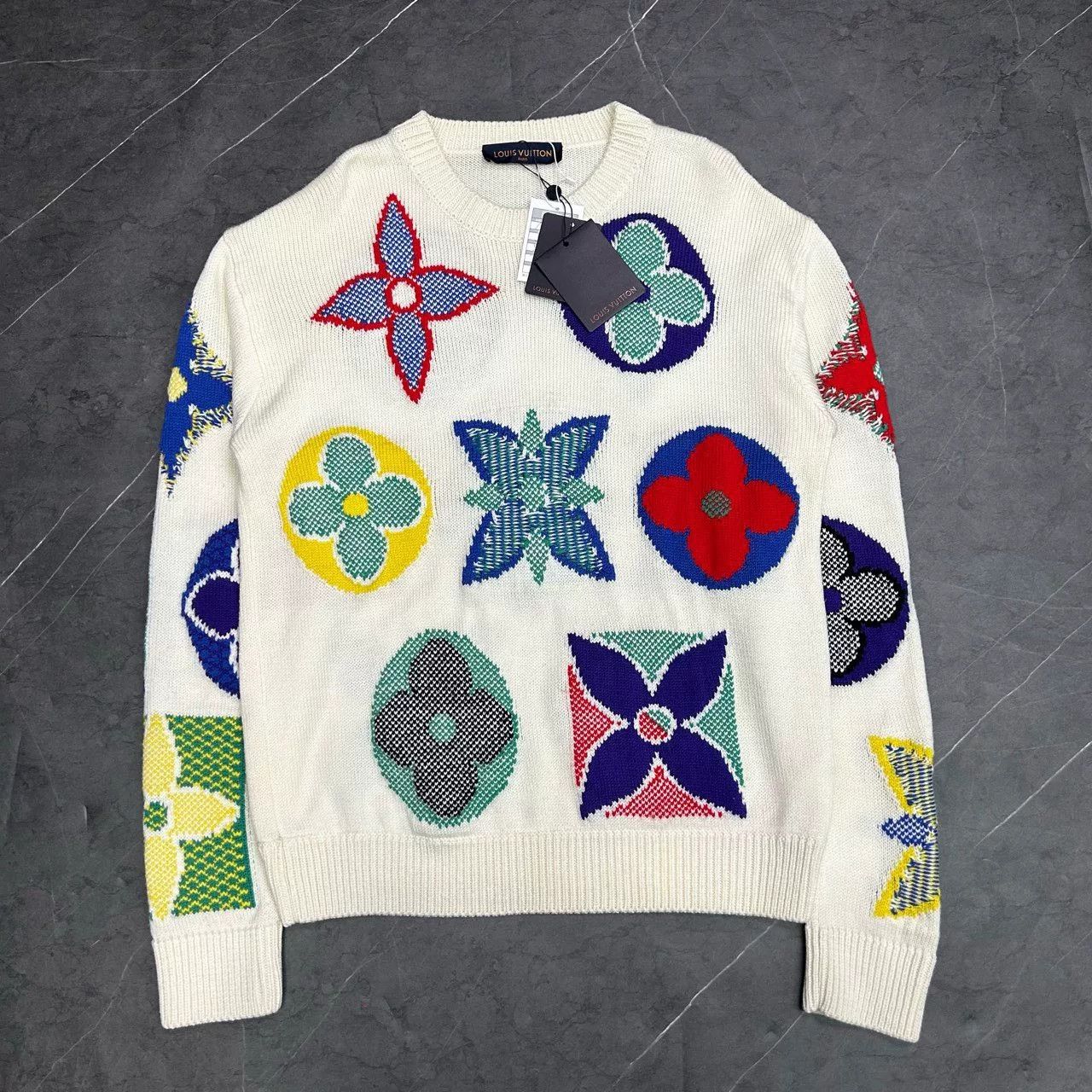 Louis Vuitton Louis Vuitton Sweater M Women Size M / US 6-8 / IT 42-44 - 1 Thumbnail