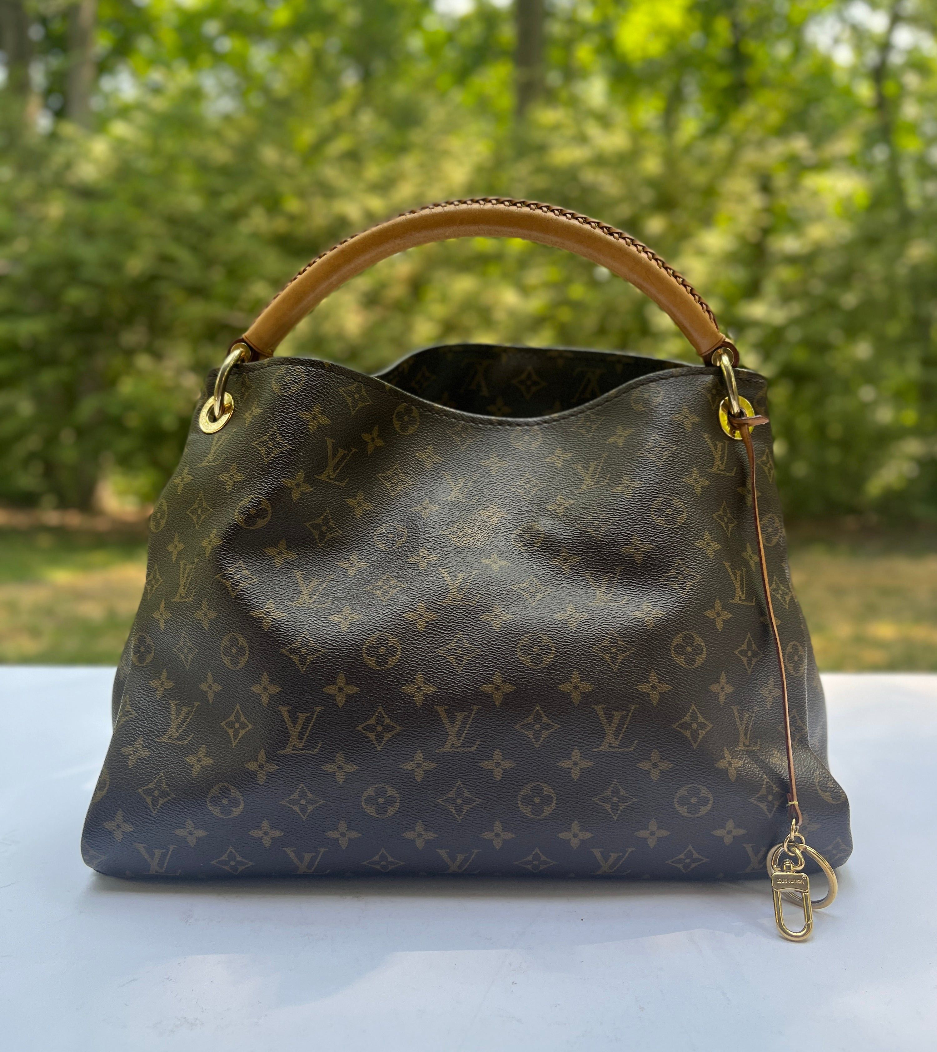Louis Vuitton Monogram Artsy MM Hobo Shoulder Handbag