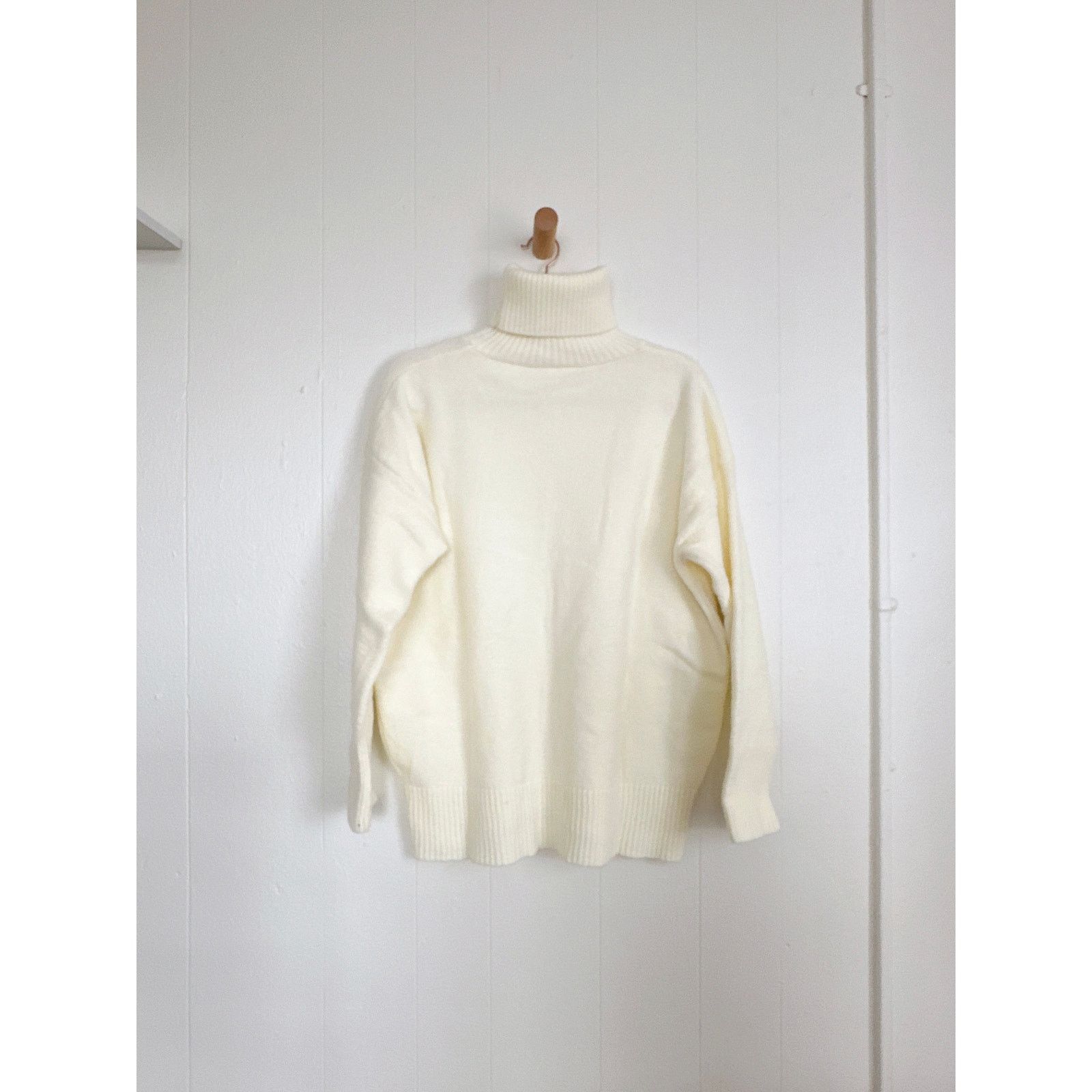 Other HEAVYWEIGHT Ivory Slouchy Turtleneck Sweater PBT Stretch L Size L / US 10 / IT 46 - 2 Thumbnail