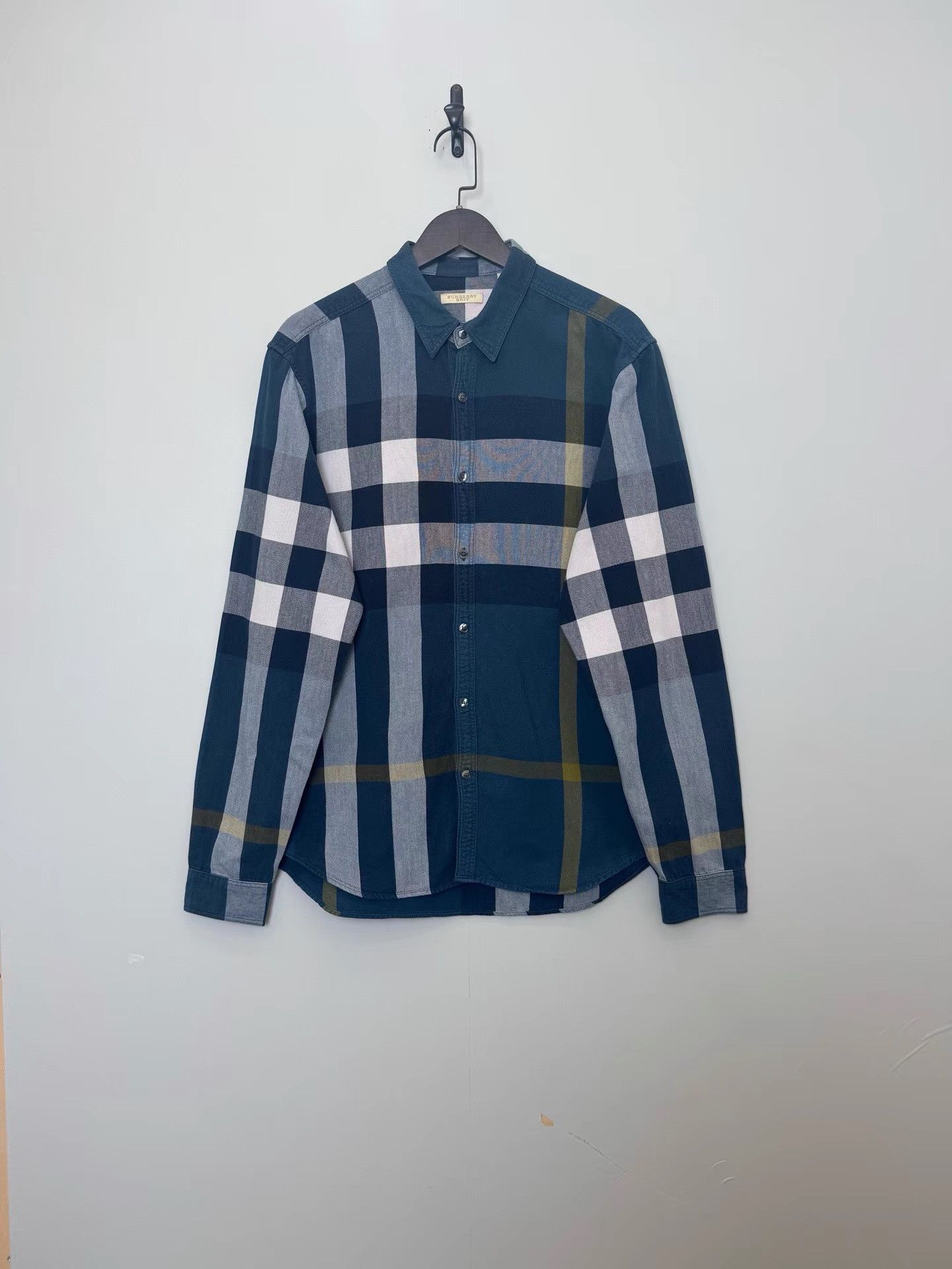 Burberry Burberry classic blue check shirt K36 Size US L / EU 52-54 / 3 - 1 Thumbnail