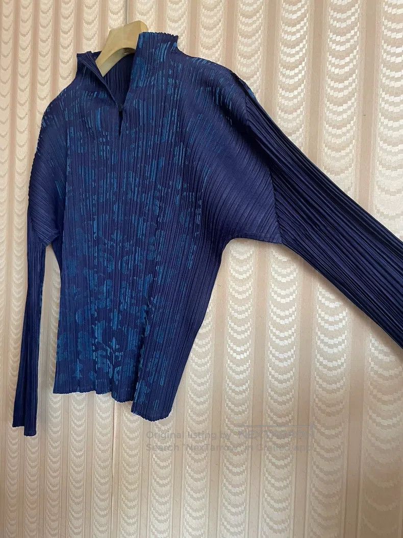 Issey Miyake Issey Miyake Blue Flocked Velvet Pleated Long Sleeve T-shi Size L / US 10 / IT 46 - 4 Thumbnail