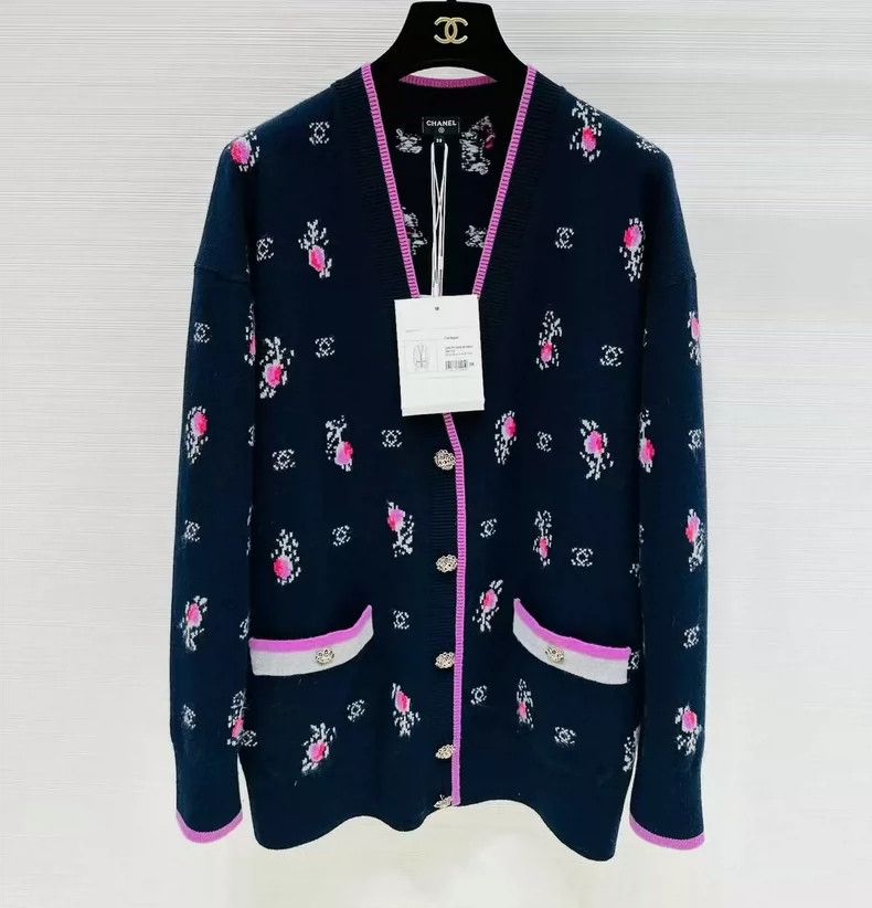 Chanel Chanel 22k small flower knitted cardigan coat Size XS / US 0-2 / IT 36-38 - 1 Thumbnail